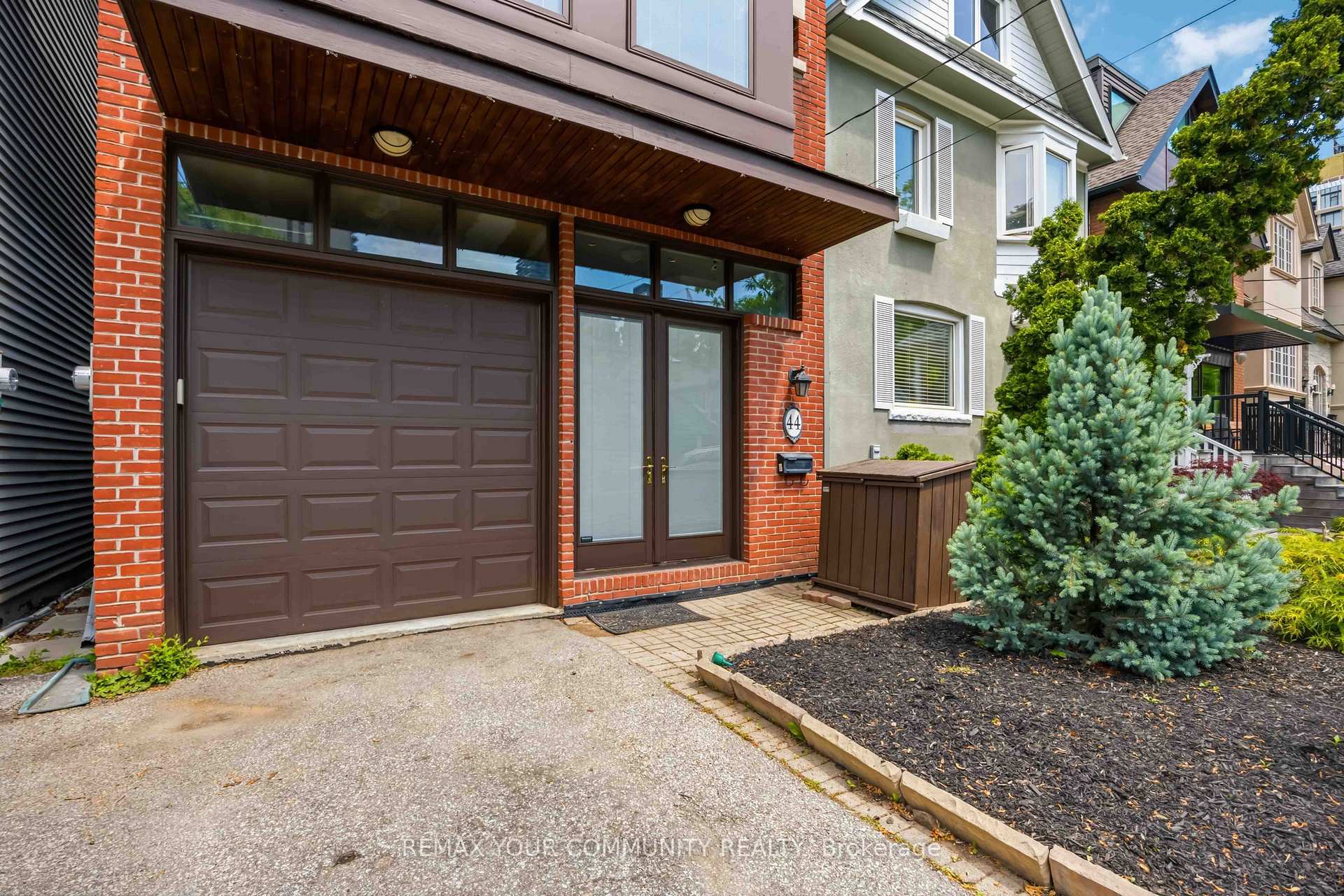 44 Castlefield Avenue, Toronto C03 — photo 3 of 5