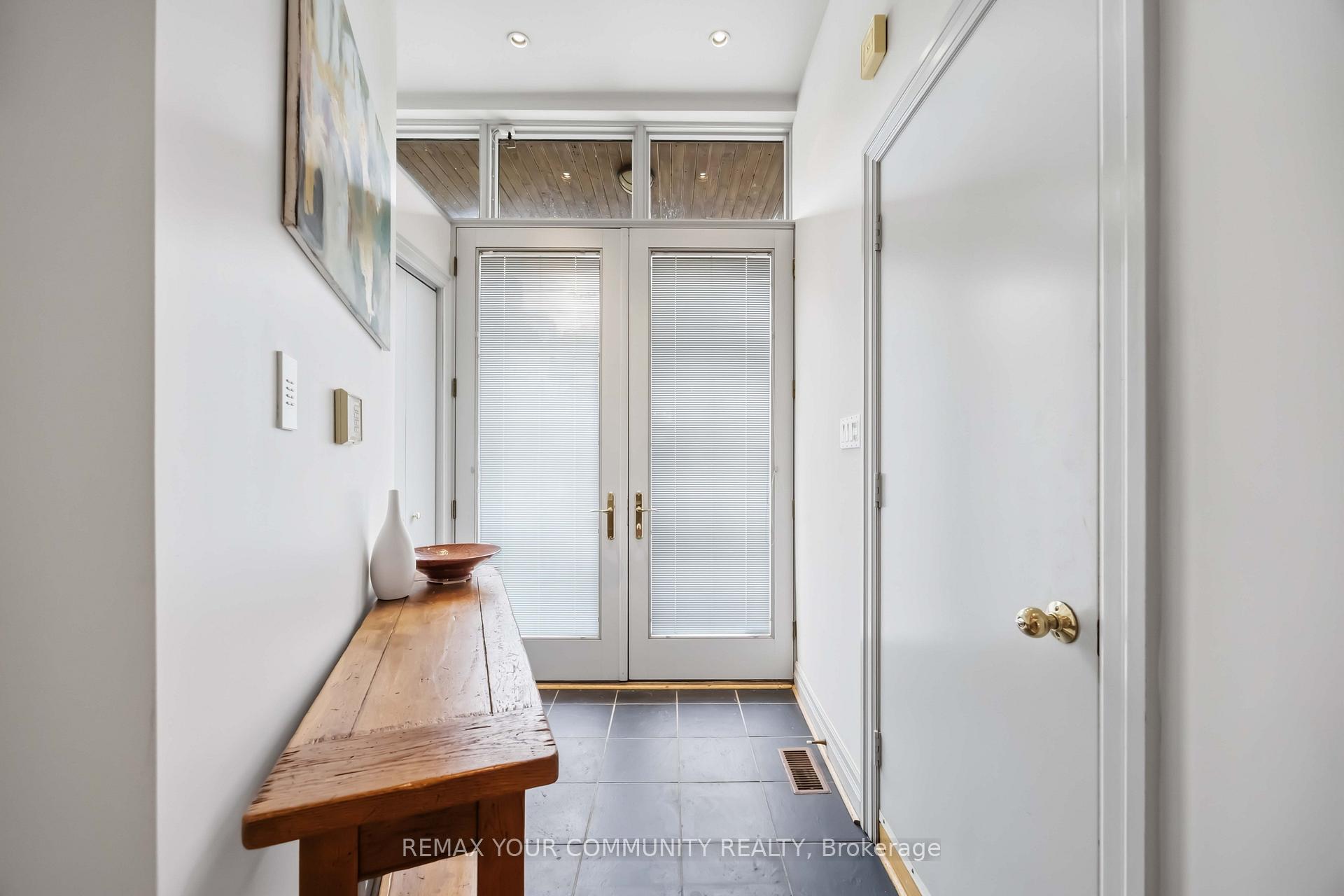 44 Castlefield Avenue, Toronto C03 — photo 4 of 5