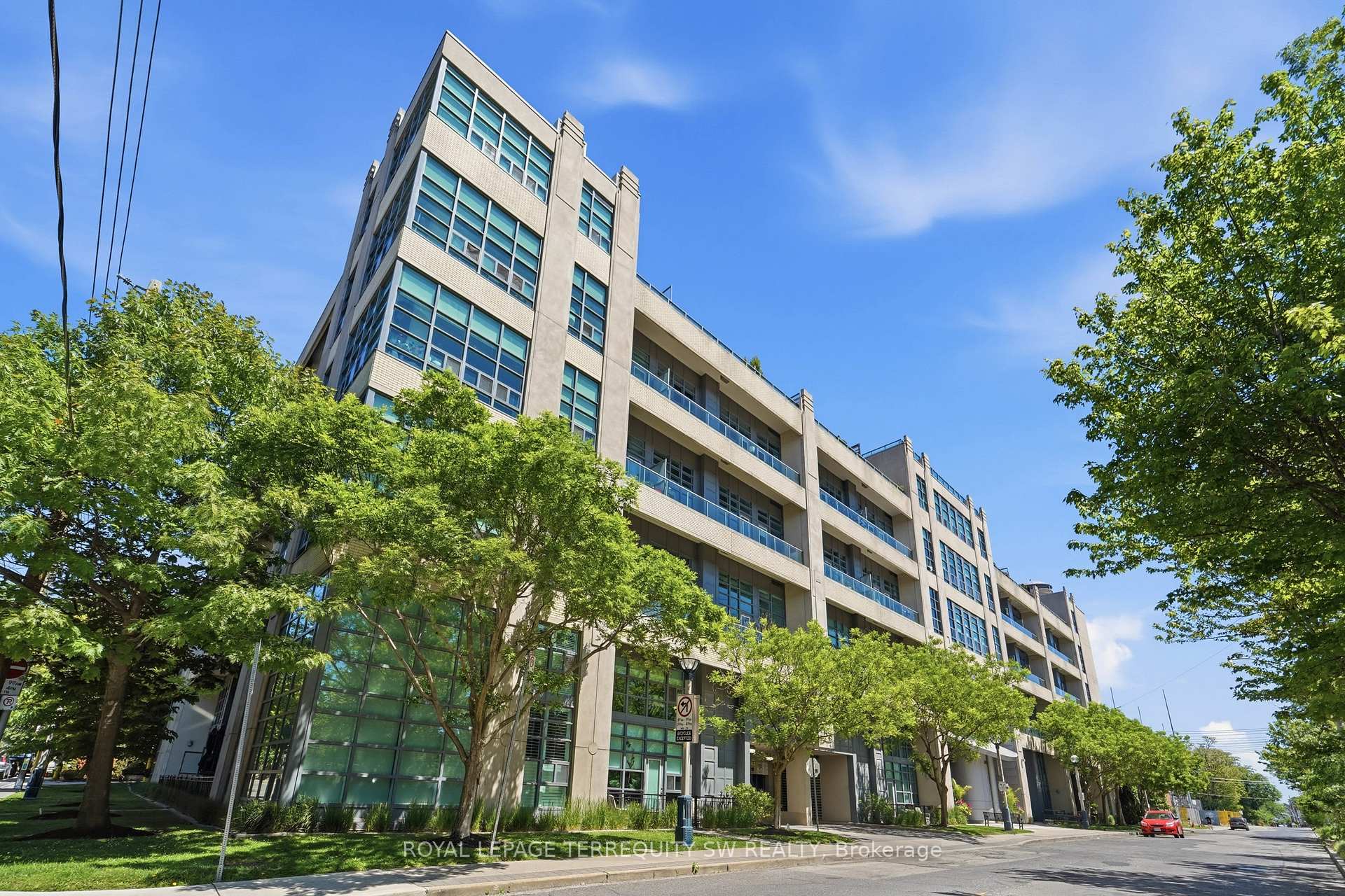 380 Macpherson Avenue 324, Toronto C02, ON M4V 3E3