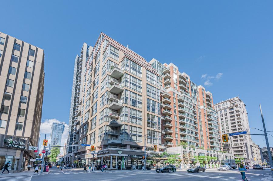80 Cumberland Street 1705, Toronto C02, ON M5R 3V1