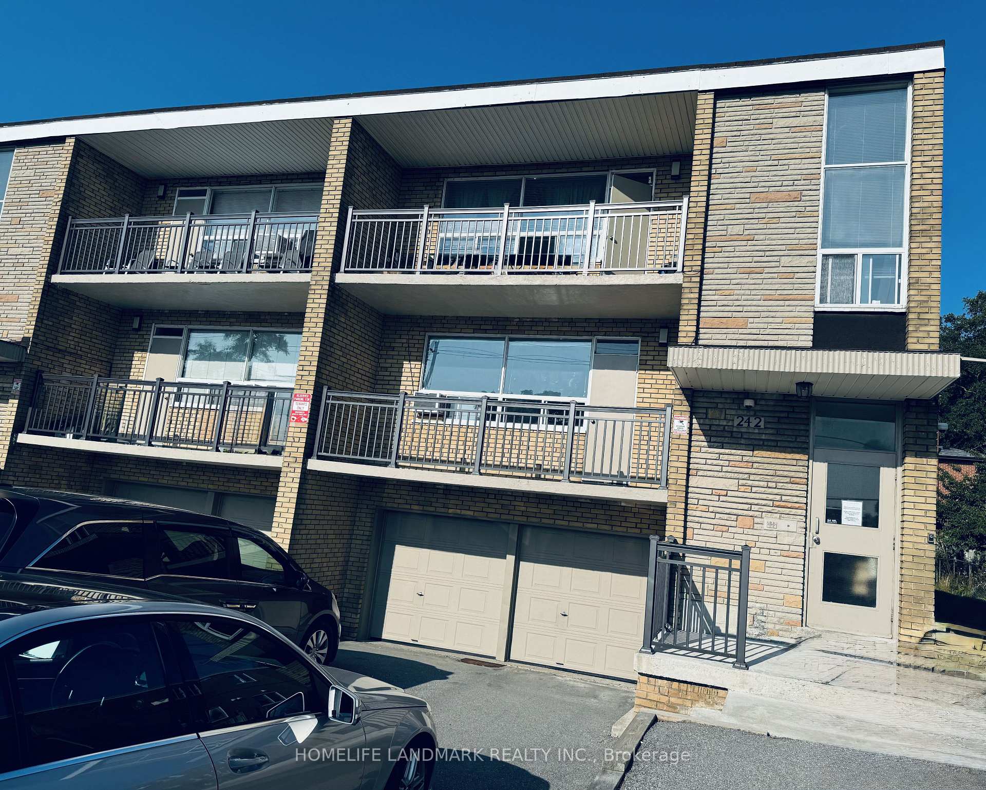 242 Wilmington Avenue 3, Toronto C06, ON M3H 5K3