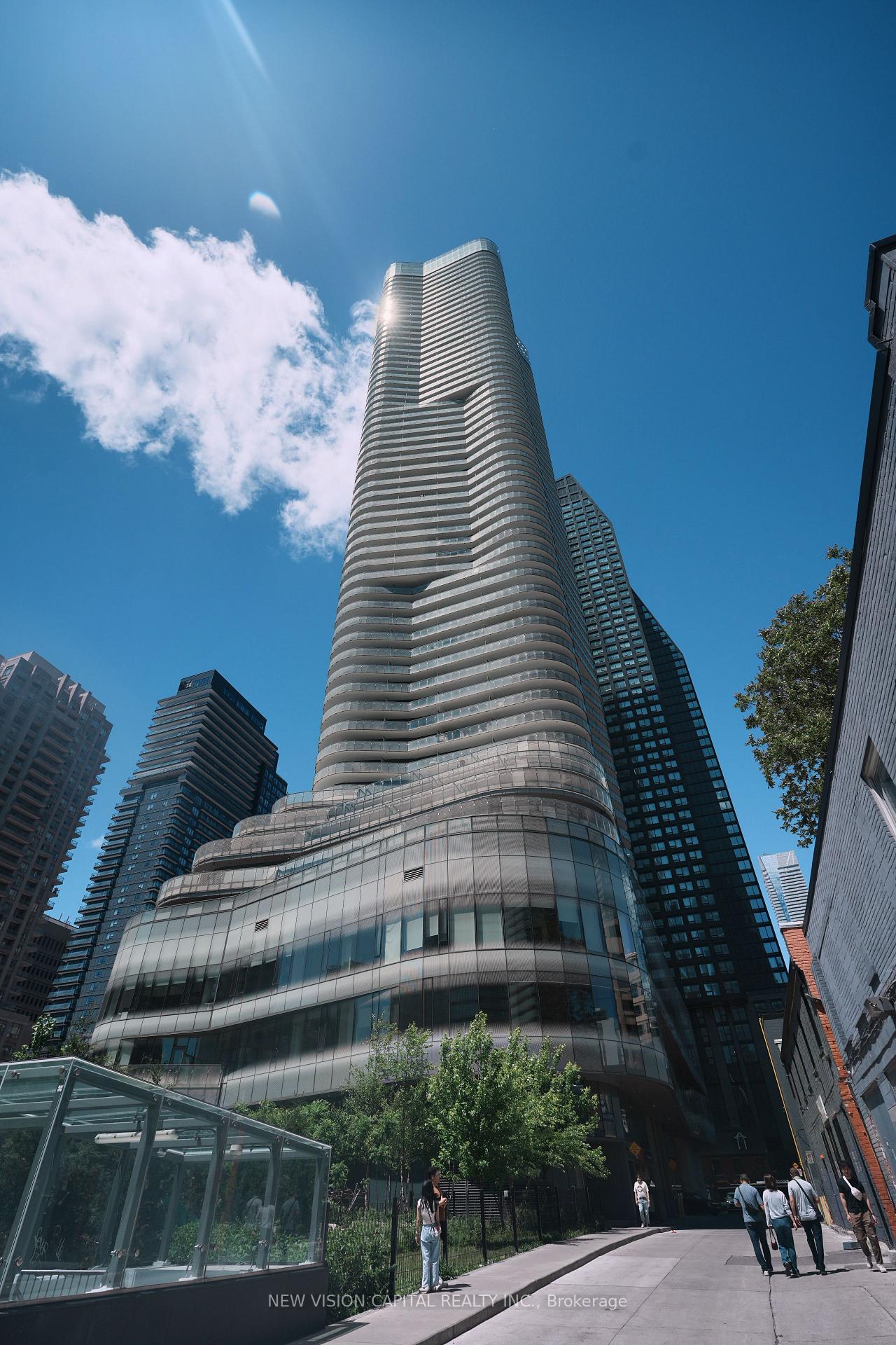 11 Wellesley Street W 1703, Toronto C01, ON M4Y 0G4