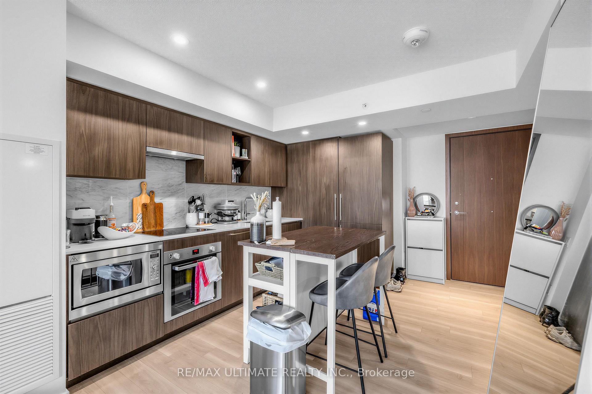 17 Bathurst Street 2308, Toronto C01, ON M5V 0N1