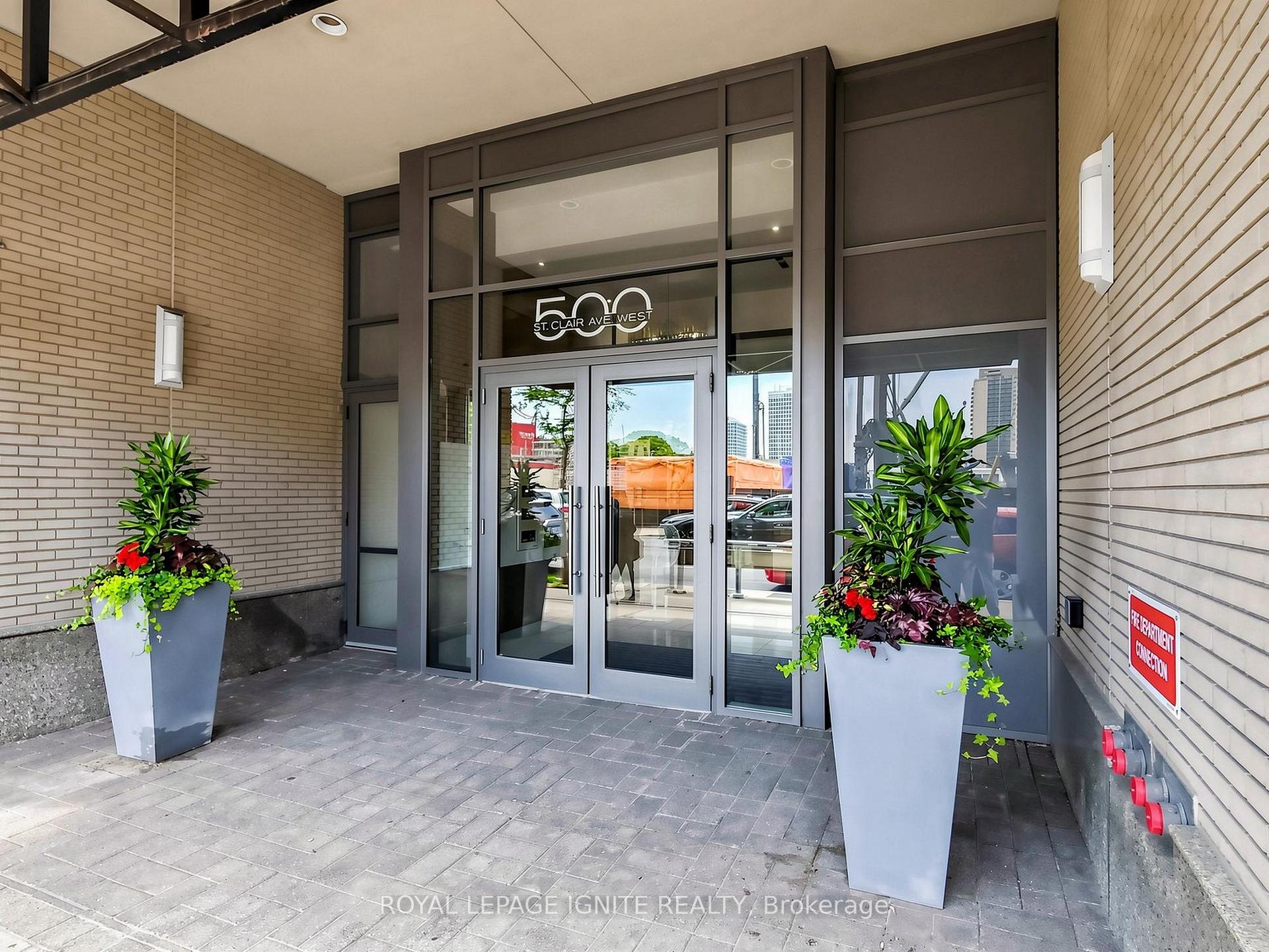 500 St.Clair Avenue W 204, Toronto C03, ON M6C 1A8 — Toronto C03, Ontario