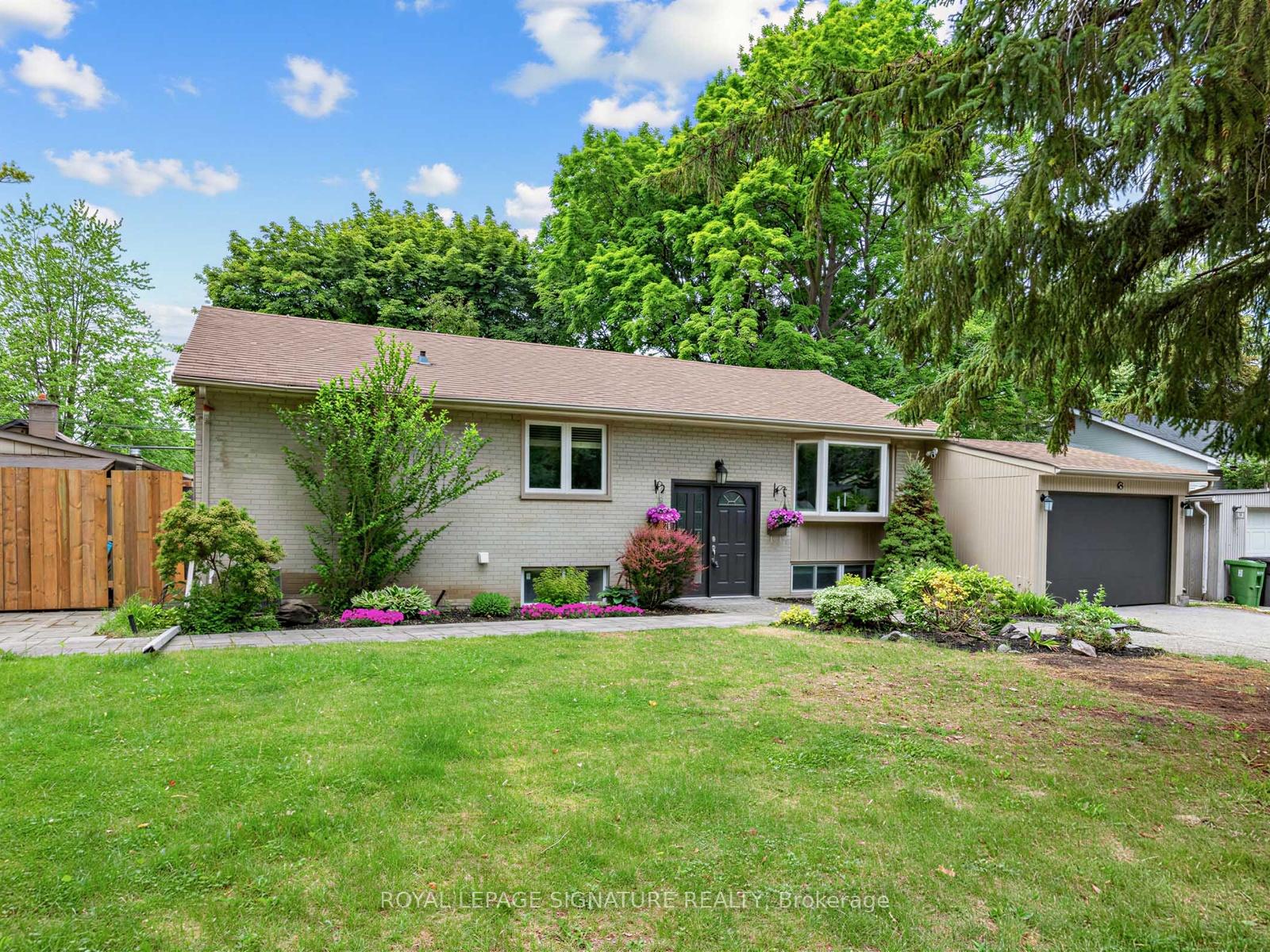 83 Berkinshaw Crescent, Toronto C13, ON M3B 2T1