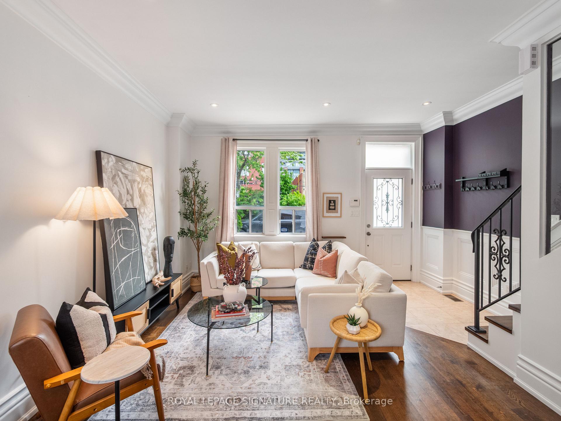 4 Whitaker Avenue, Toronto C01, ON M6J 1A1