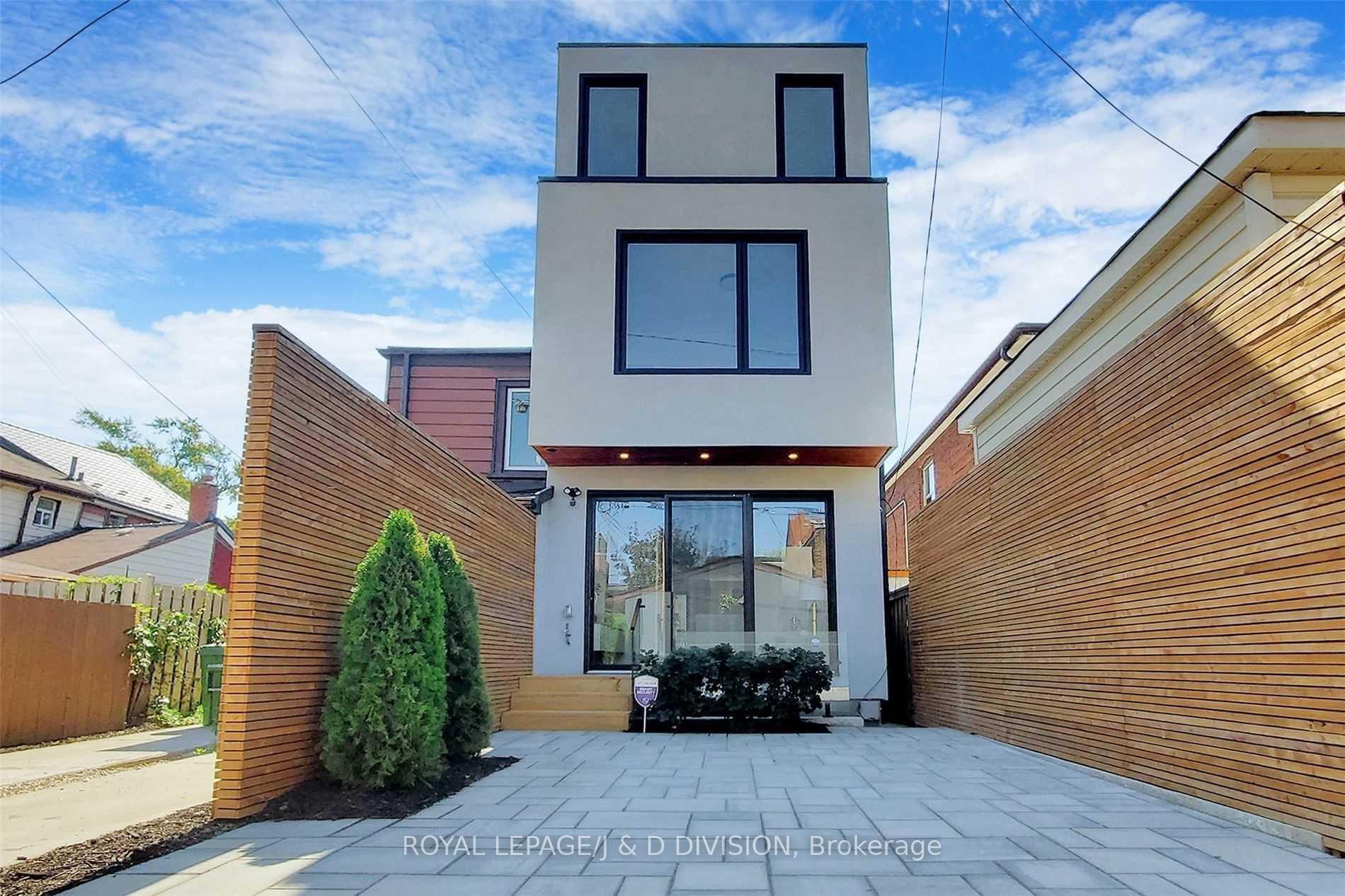 26 Henderson Avenue Lower, Toronto C01, ON M6J 2B8