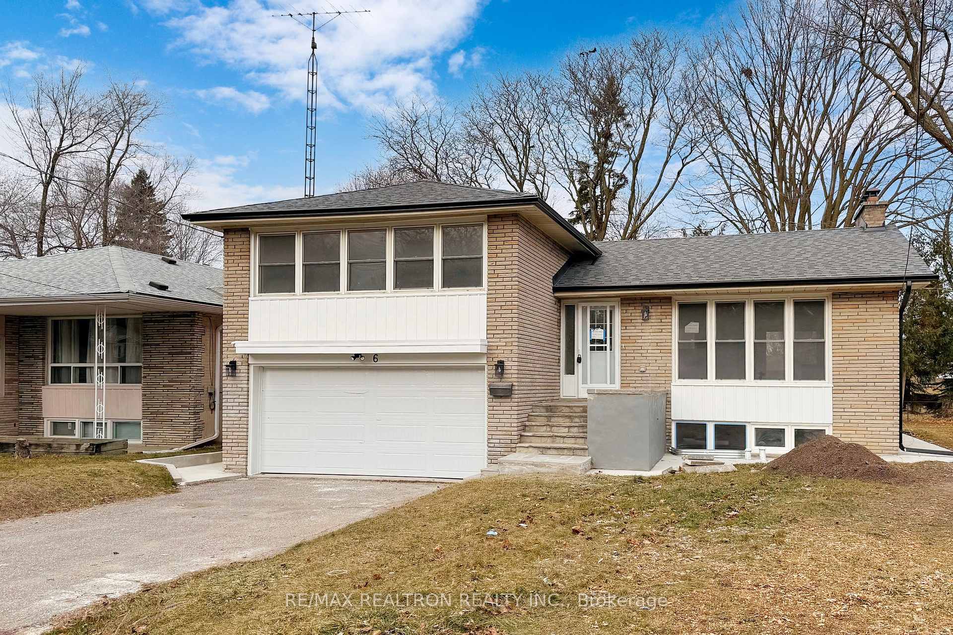6 Deering Crescent, Toronto C14, ON M2M 2A3