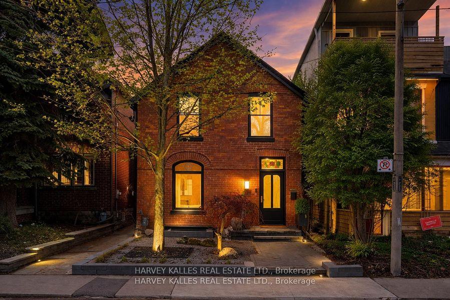 239 Borden Street, Toronto C01, ON M5S 2N5