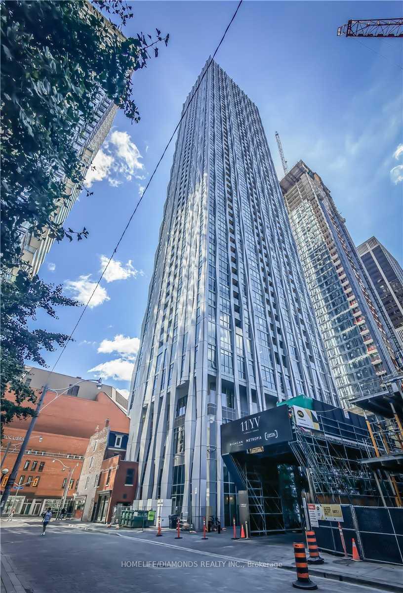 1 Yorkville Avenue 3302, Toronto C02, ON M4W 1L1