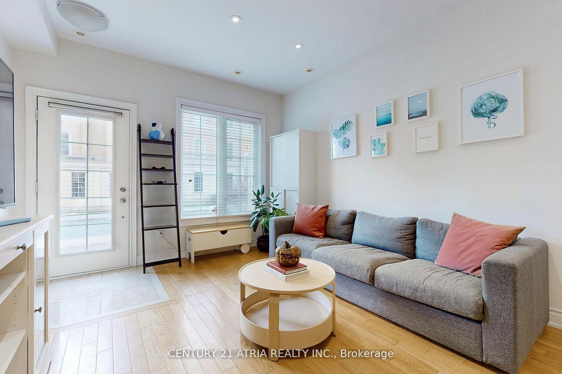 76 Hargrave Lane, Toronto C12 — photo 2 of 5