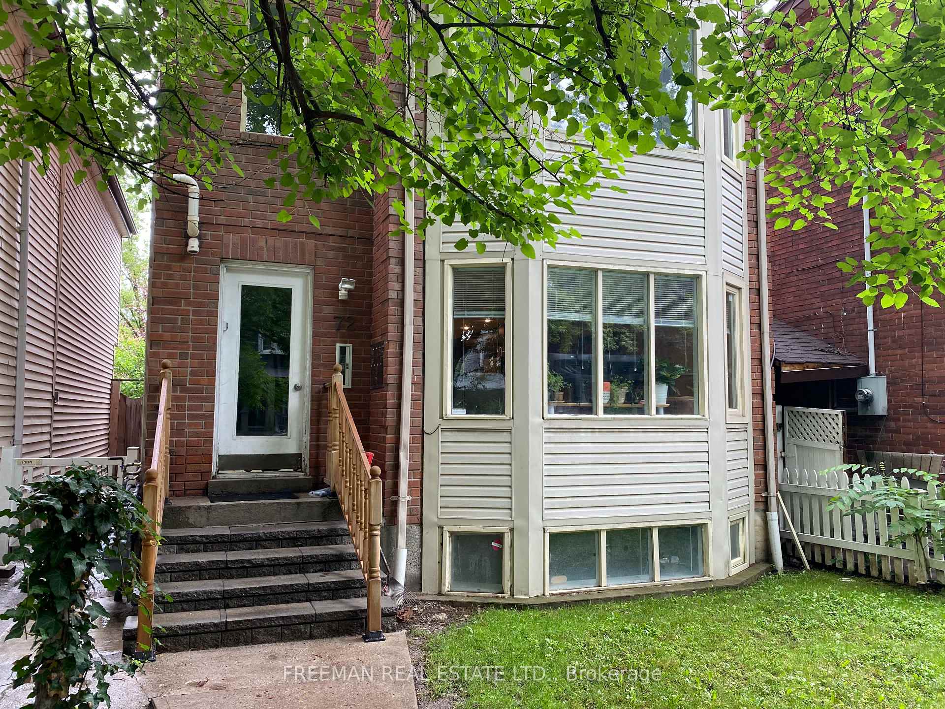 72 Vermont Avenue Main, Toronto C02, ON M6G 1X9