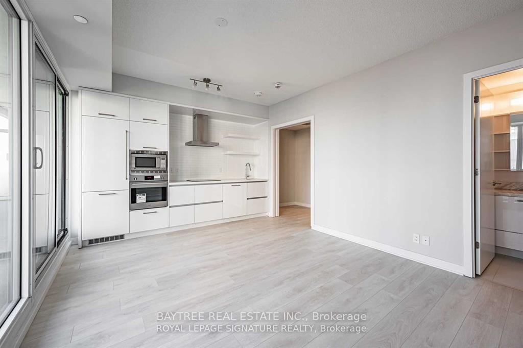 2221 Yonge Street 1701, Toronto C10, ON M4S 0B8