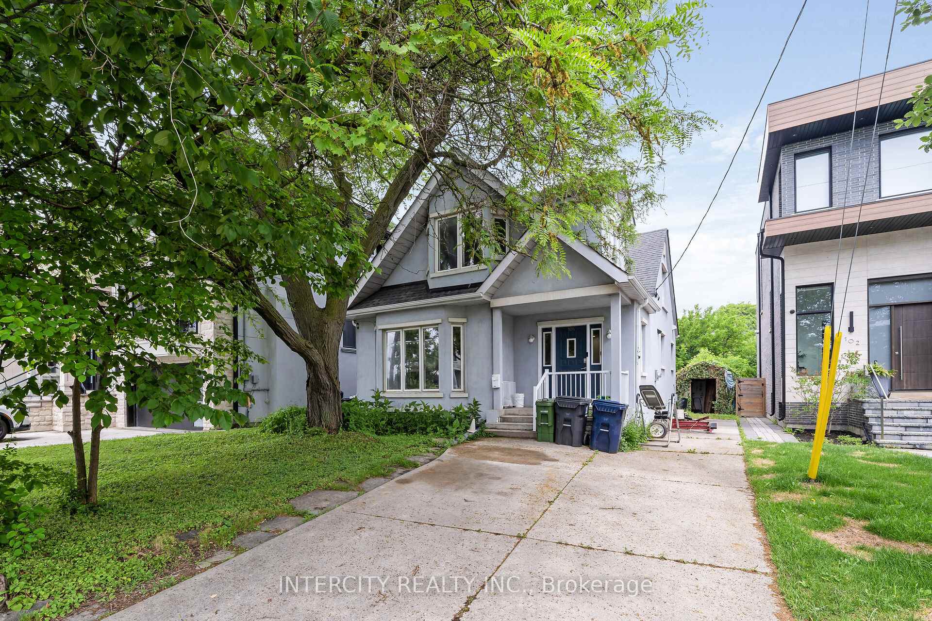 104 Allingham Gardens, Toronto C06, ON M3H 1Y2