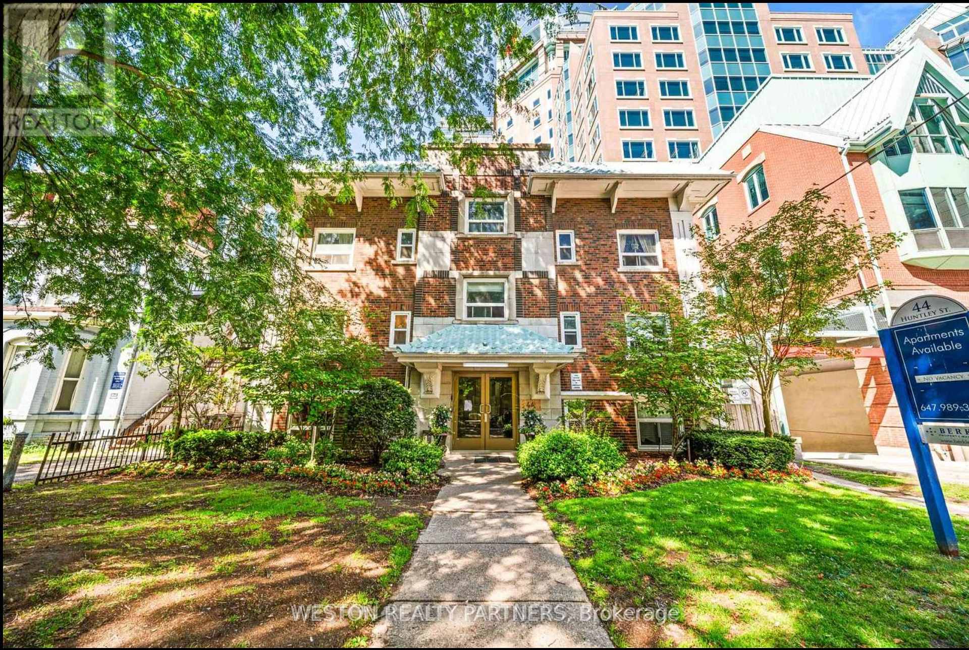 44 Huntley Street 102, Toronto C08, ON M4Y 2L1