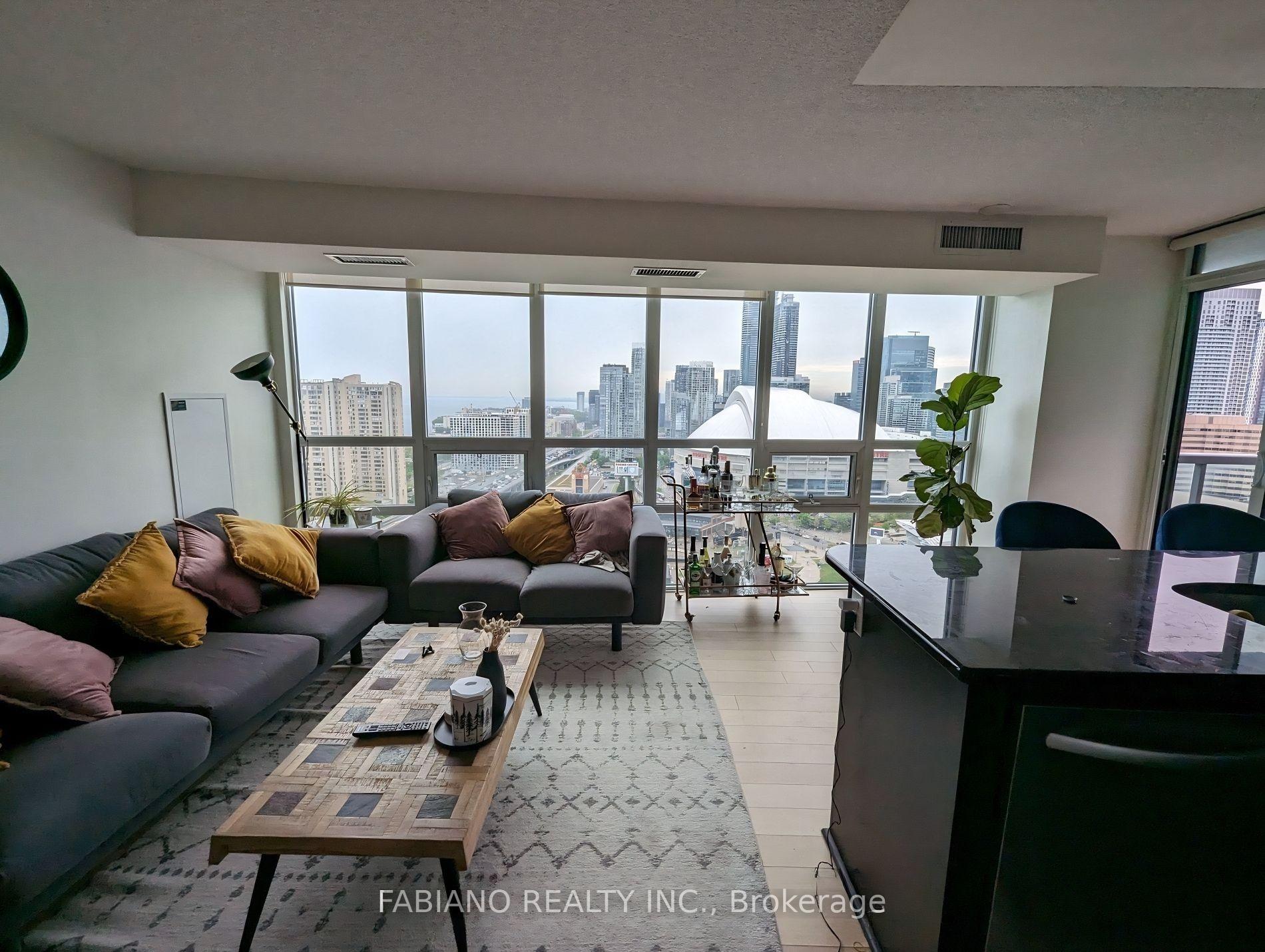 19 Grand Trunk Crescent 3302, Toronto C01, ON M5J 3A3