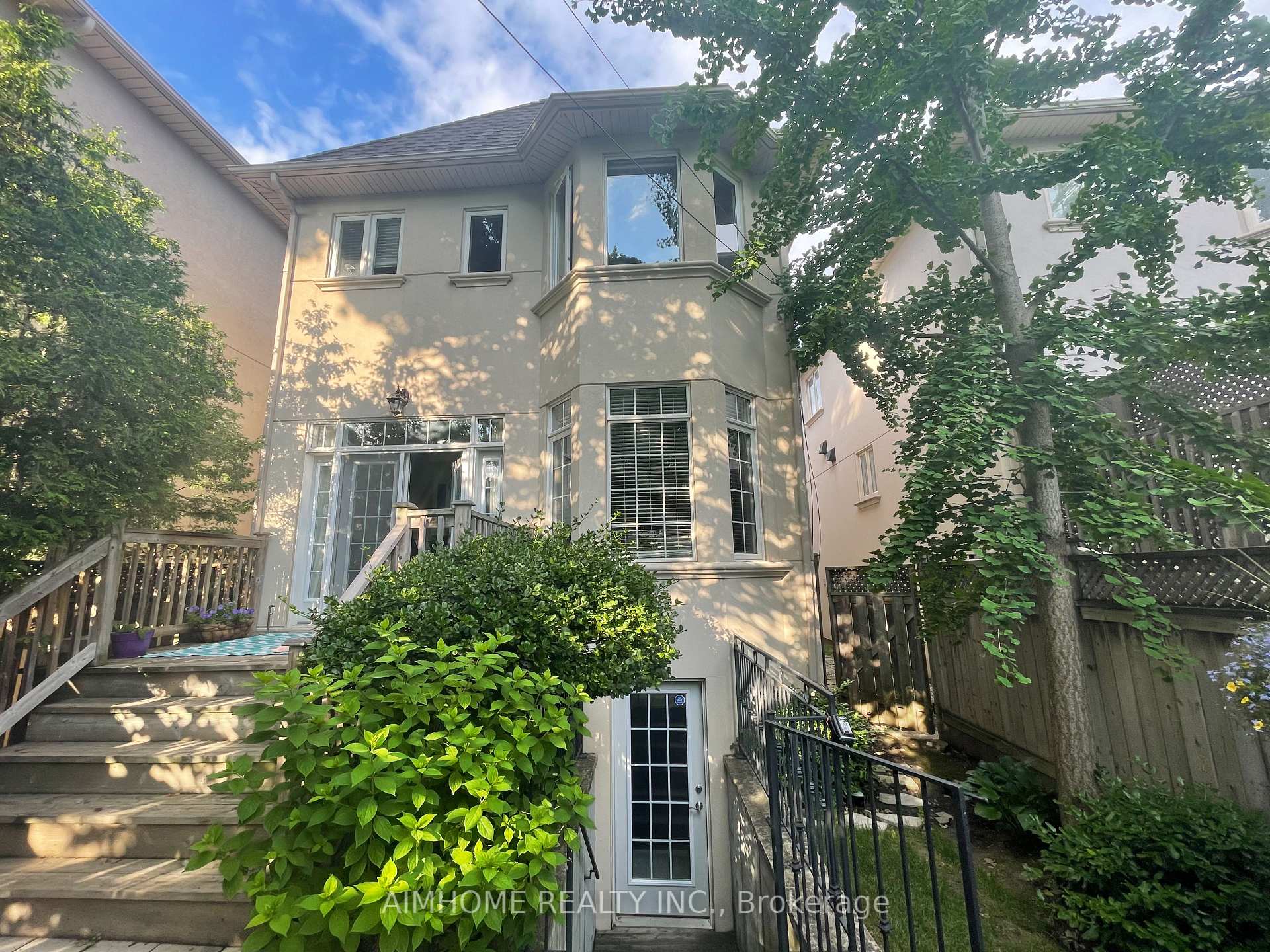 10 Hoyle Avenue, Toronto C10, ON M4S 2X6