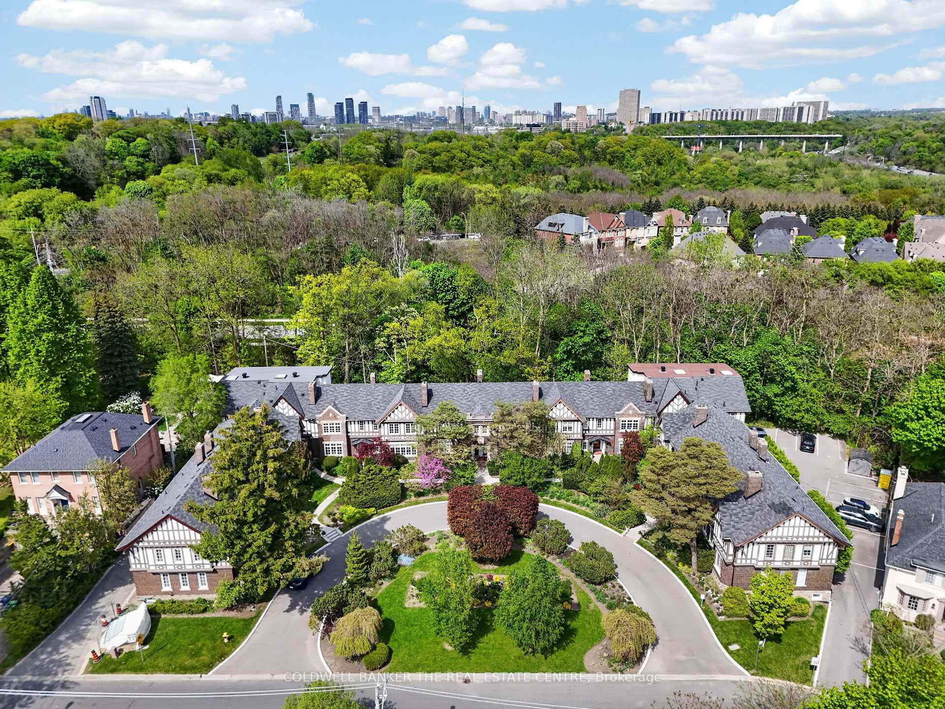 93B Douglas Crescent B, Toronto C11, ON M4W 2E6