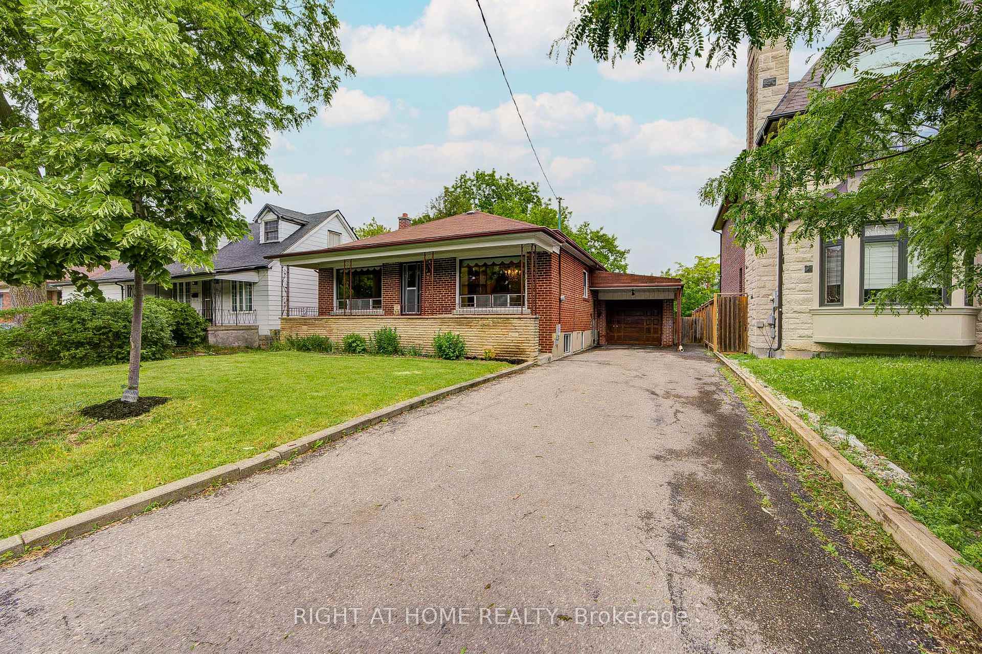 124 Patricia Avenue, Toronto C07, ON M2M 1J4