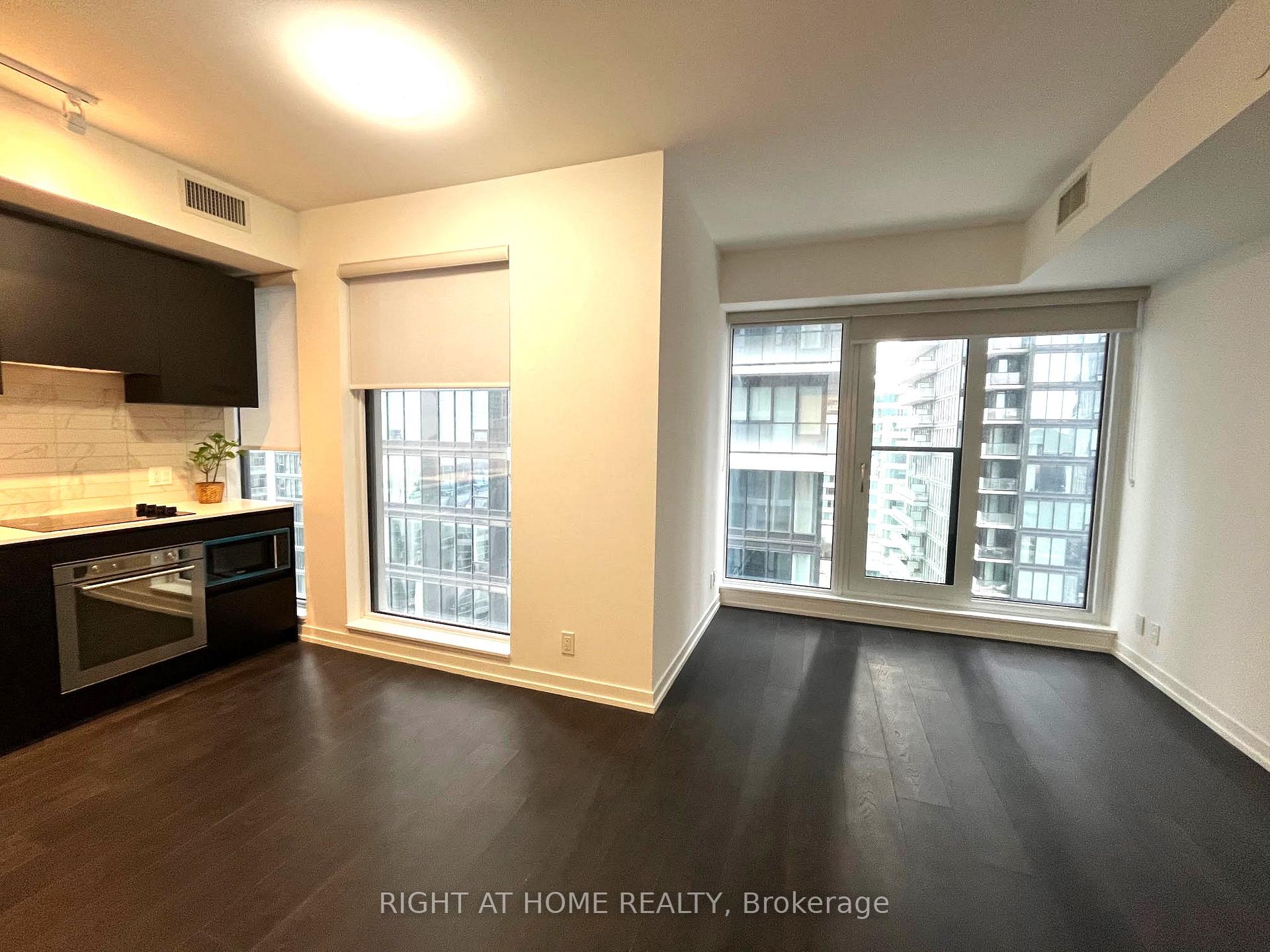 55 Mercer Street 2106, Toronto C01, ON M5V 3W2