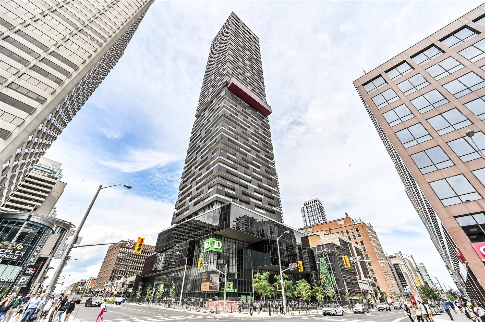 8 Eglinton Avenue E PH5801, Toronto C10, ON M4P 0C1