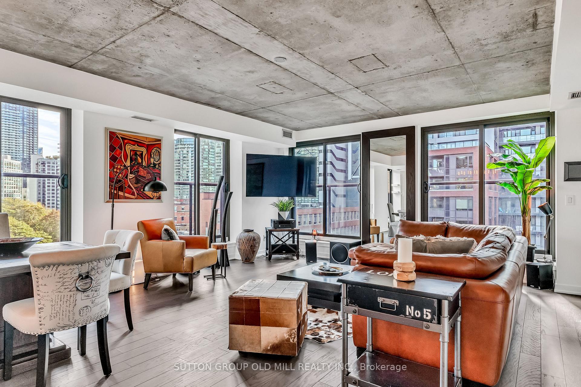400 Wellington Street W 807, Toronto C01, ON M5V 0B5