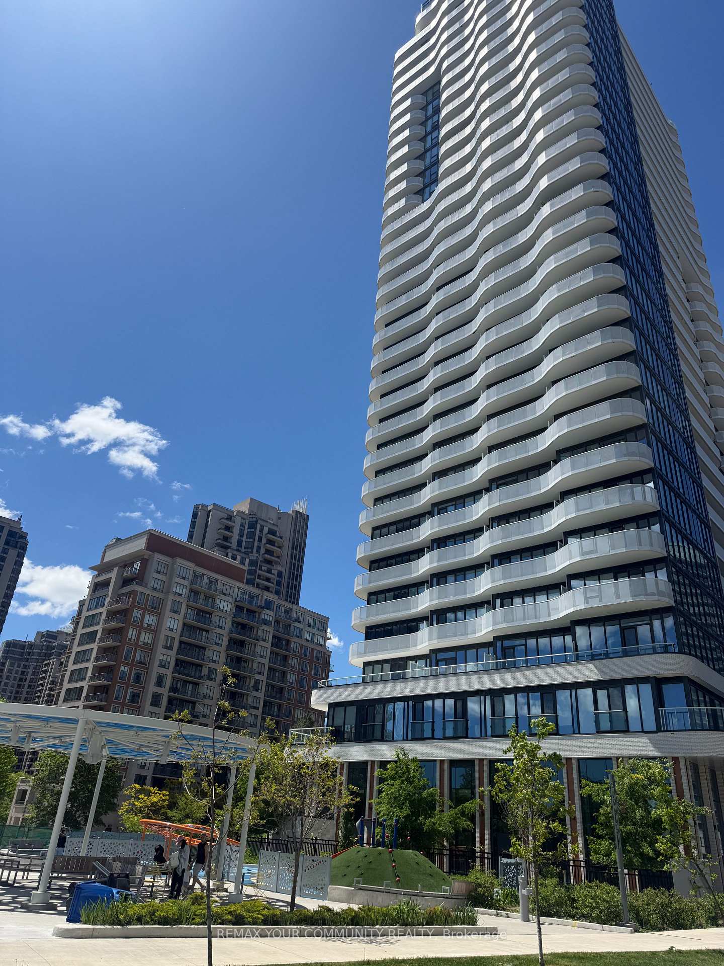 15 Holmes Avenue 401, Toronto C14, ON M2N 0L4