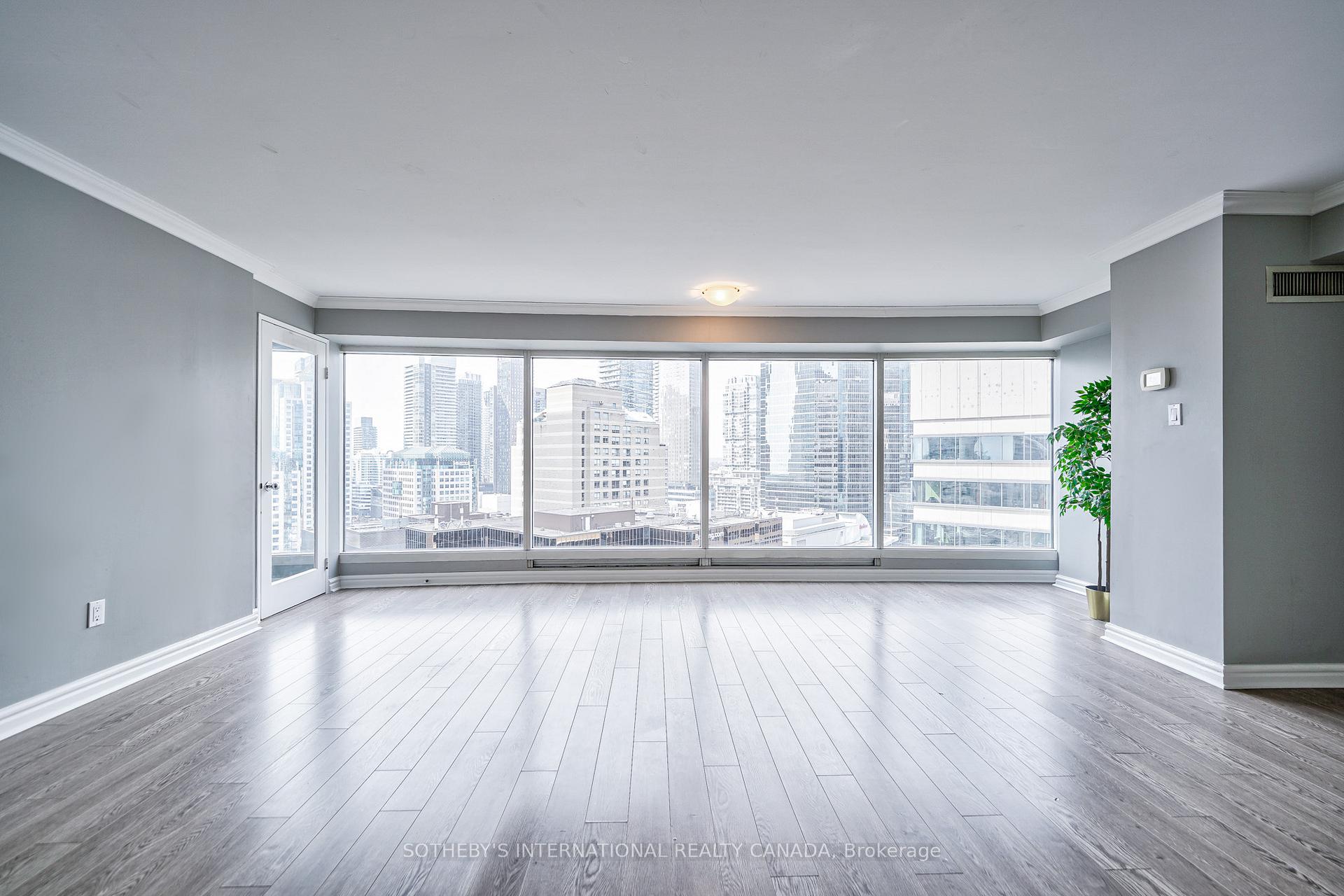 33 University Avenue 2506, Toronto C01, ON M5J 2S7