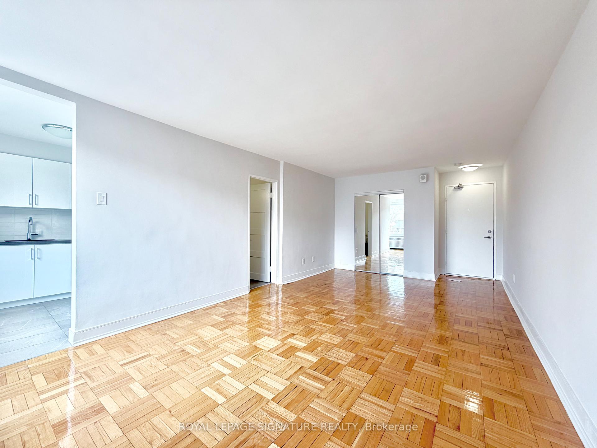 1545 Bathurst Street 402, Toronto C03, ON M5P 3H6