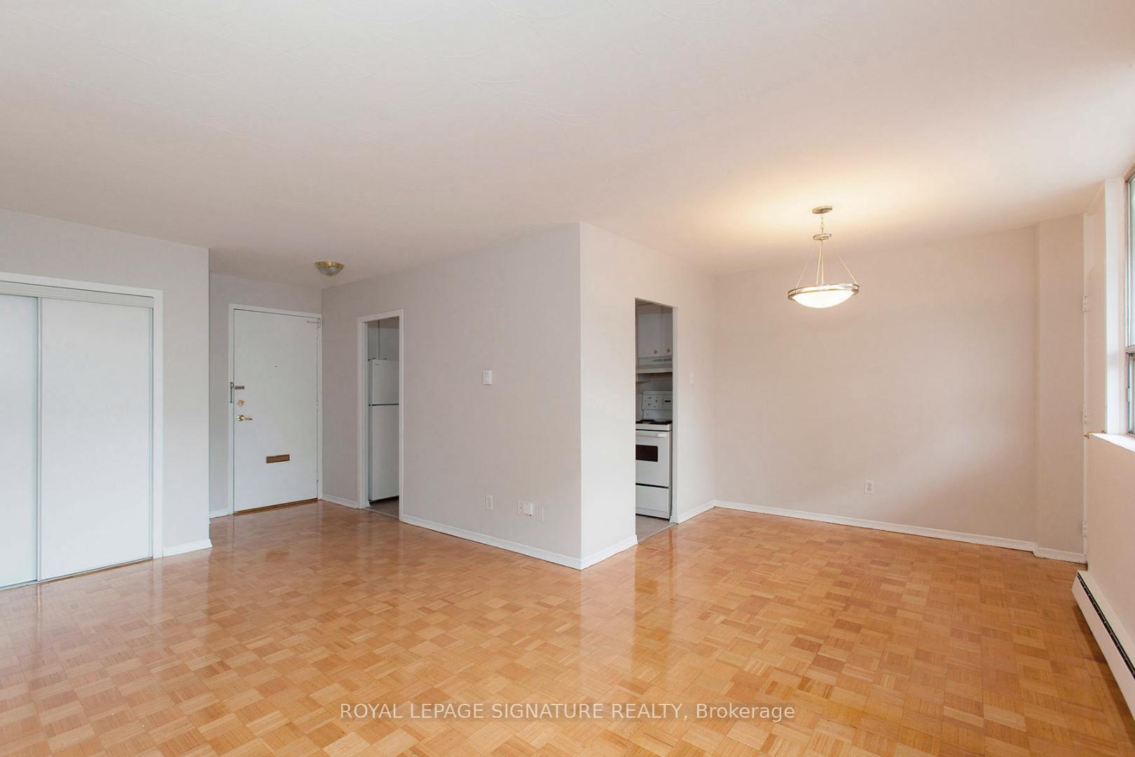 525 Eglinton Avenue E 203, Toronto C10, ON M4P 1N5