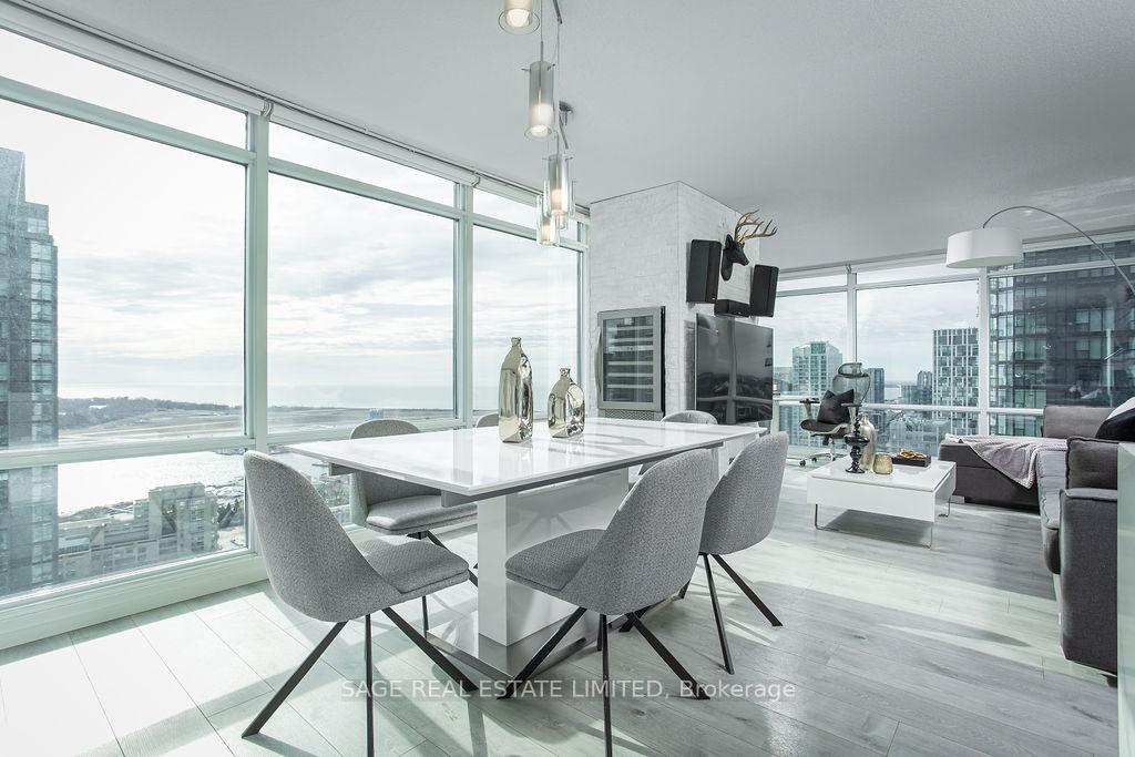 25 Telegram Mews 3707, Toronto C01, ON M5V 3Z1