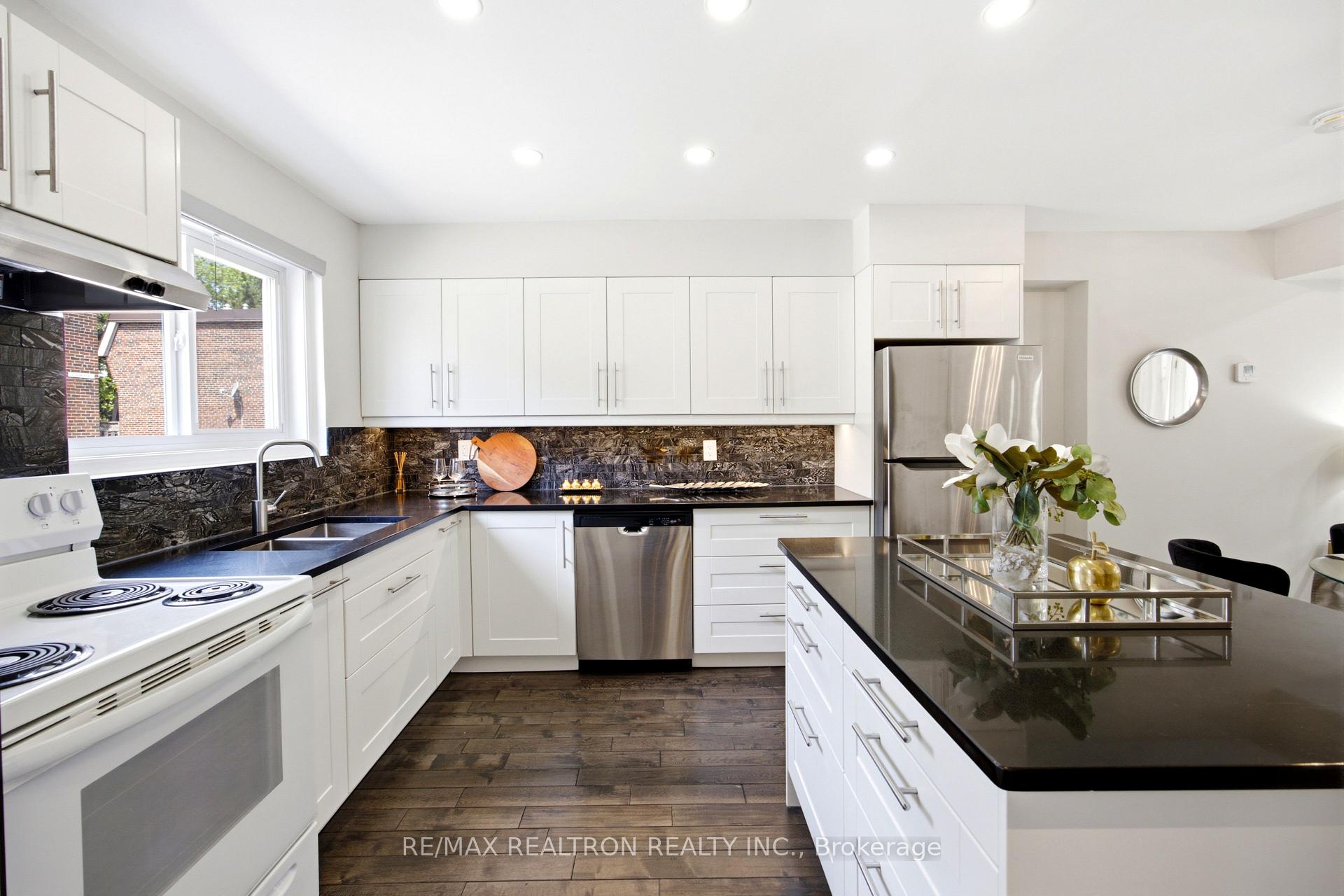 69 Godstone Road 118, Toronto C15, ON M2J 3C8