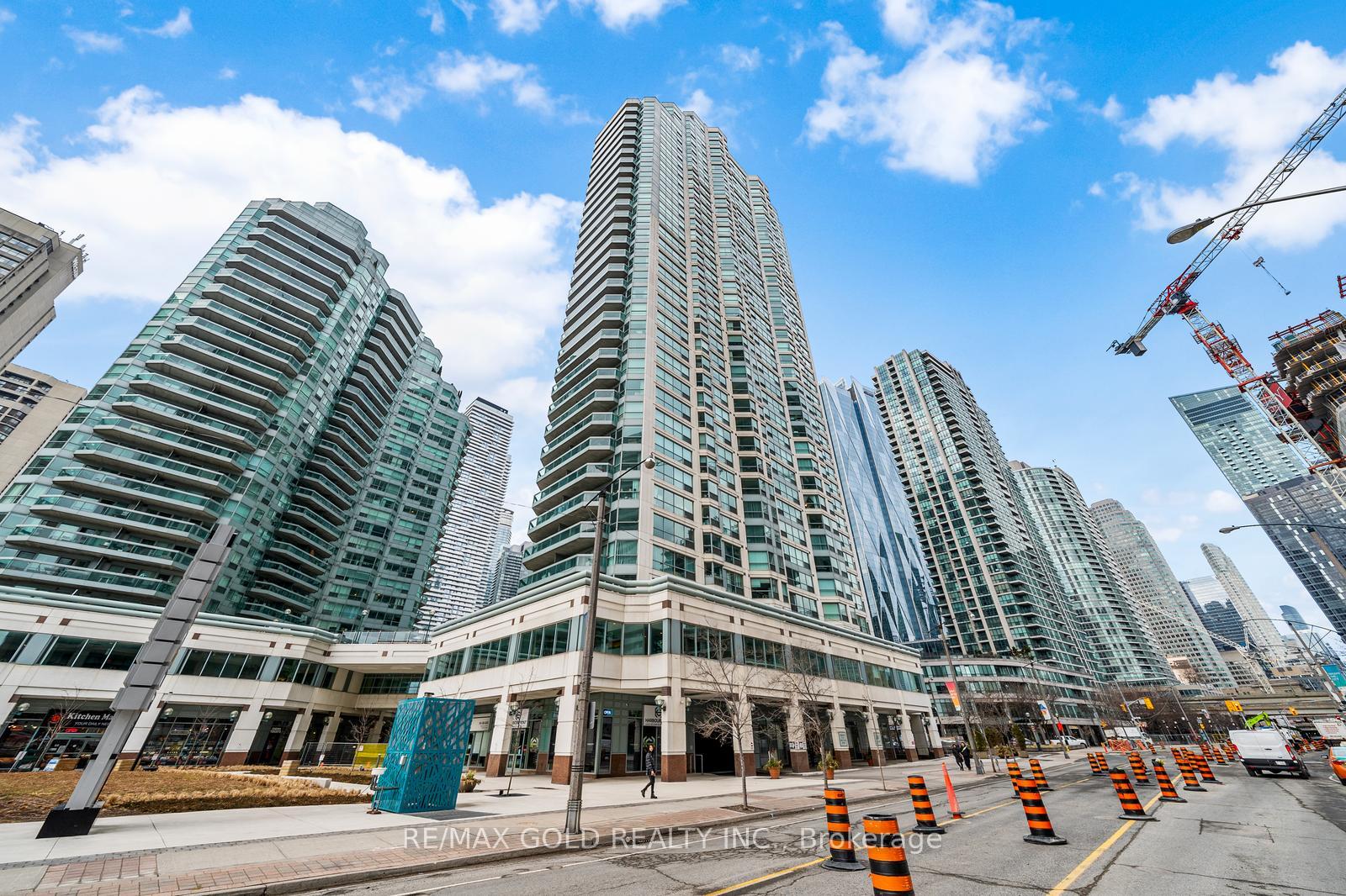 10 Yonge Street 2710, Toronto C01, ON M5E 1R4