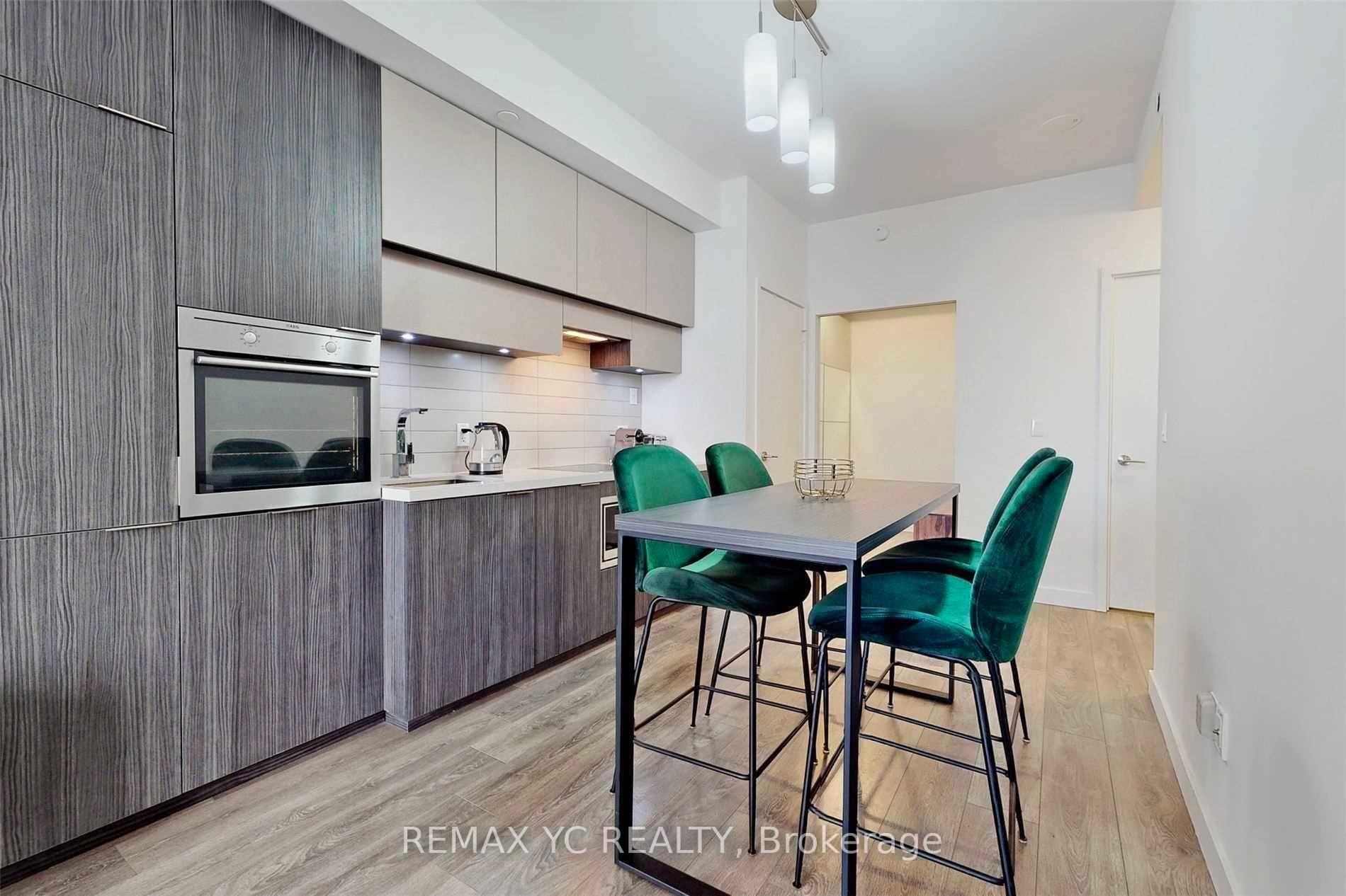 8 Eglinton Avenue E 2212, Toronto C10, ON M4P 0C1