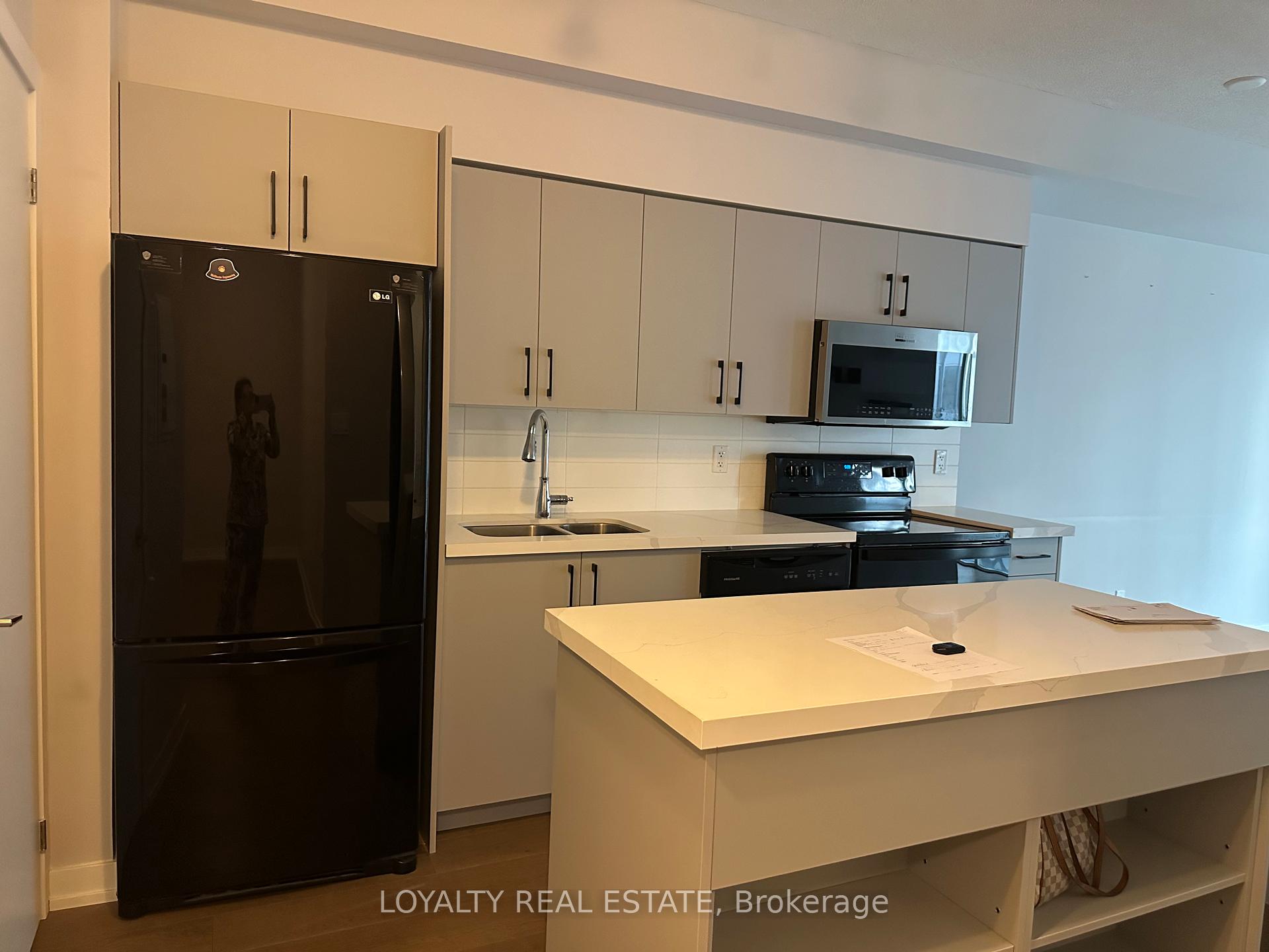 126 Simcoe Street 1206, Toronto C01, ON M5H 4E6