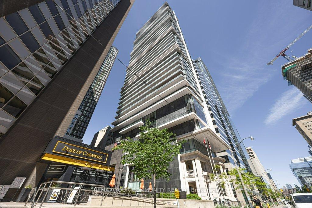 426 University Avenue 1002, Toronto C01, ON M5G 1S9
