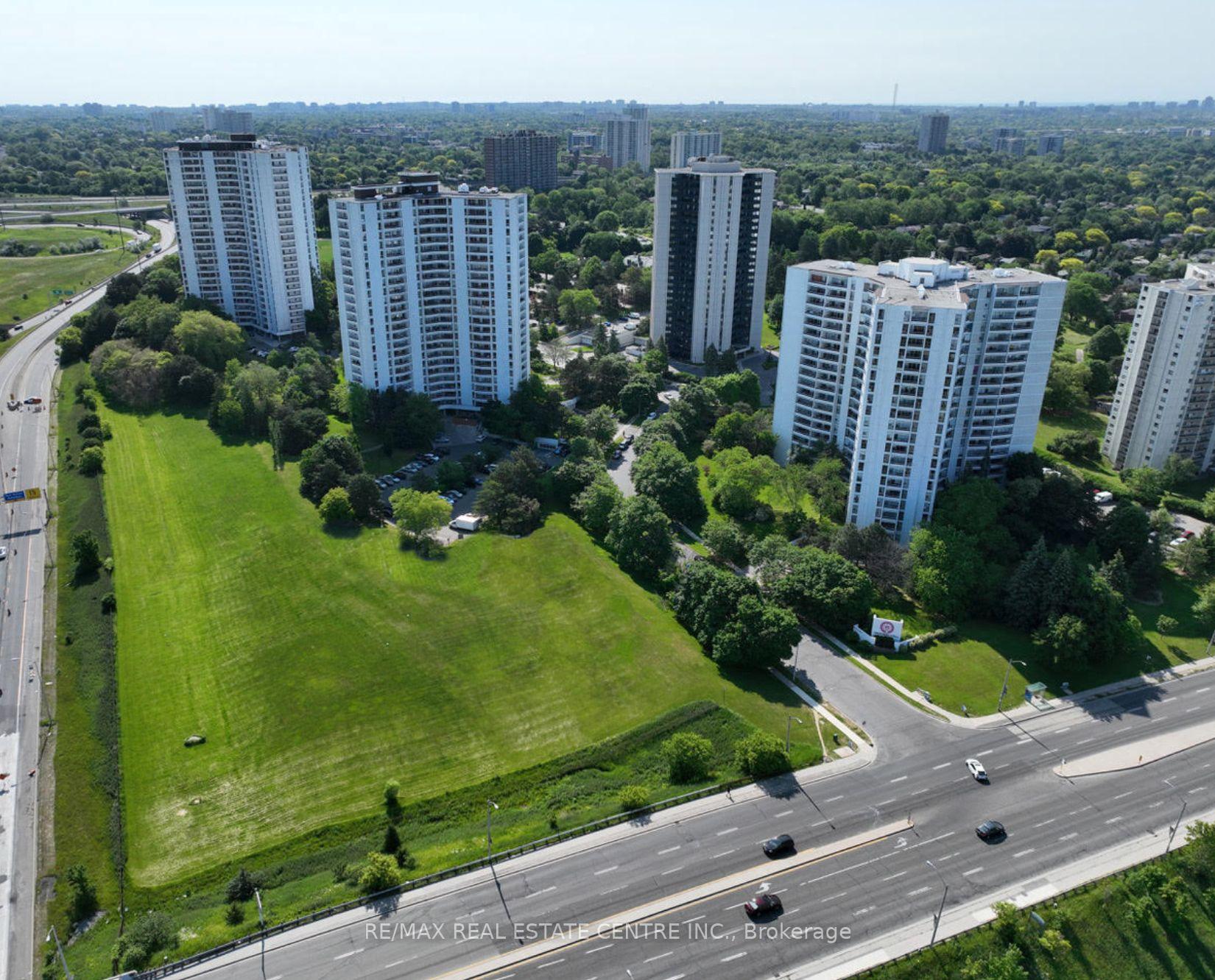 150 Graydon Hall Drive 401, Toronto C13, ON M3A 3B3