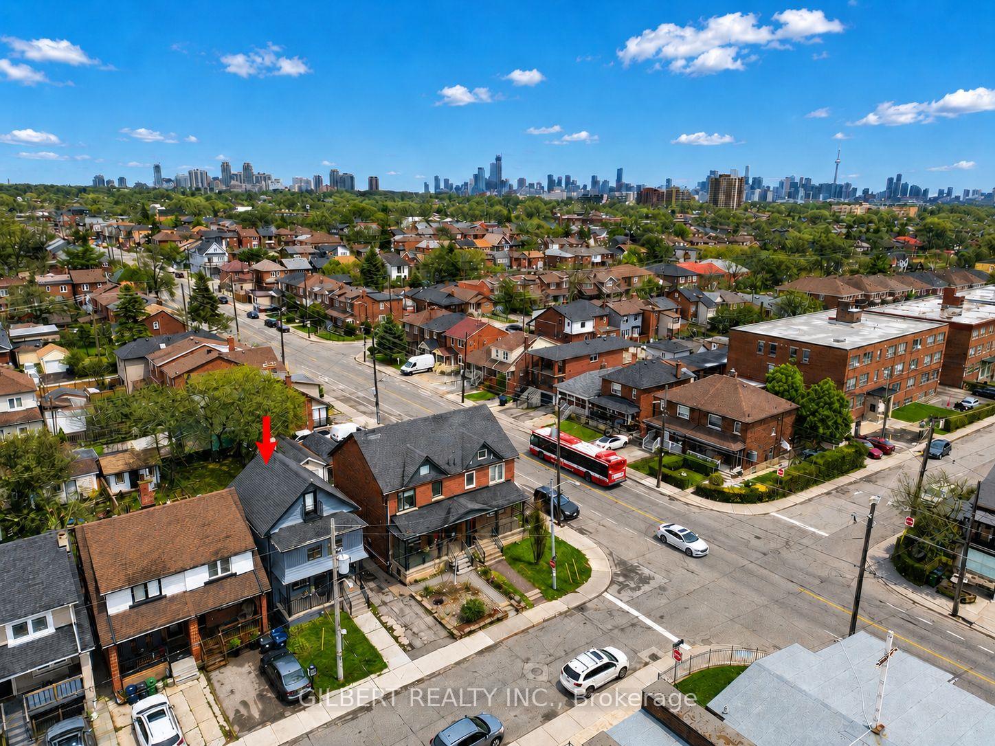 405 Westmount Avenue, Toronto C03, ON M6E 3N4