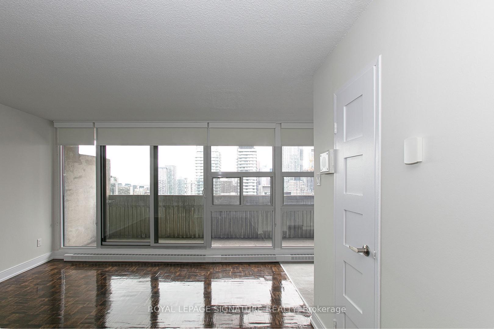 33 Isabella Street 203, Toronto C08, ON M4Y 2P7