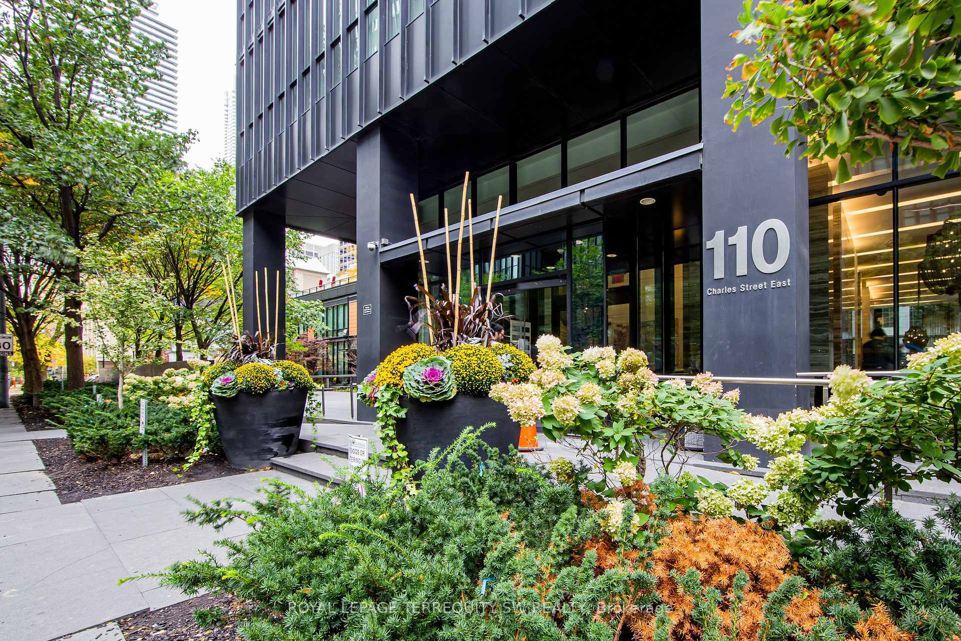 110 Charles Street E 707, Toronto C08, ON M4Y 1T5