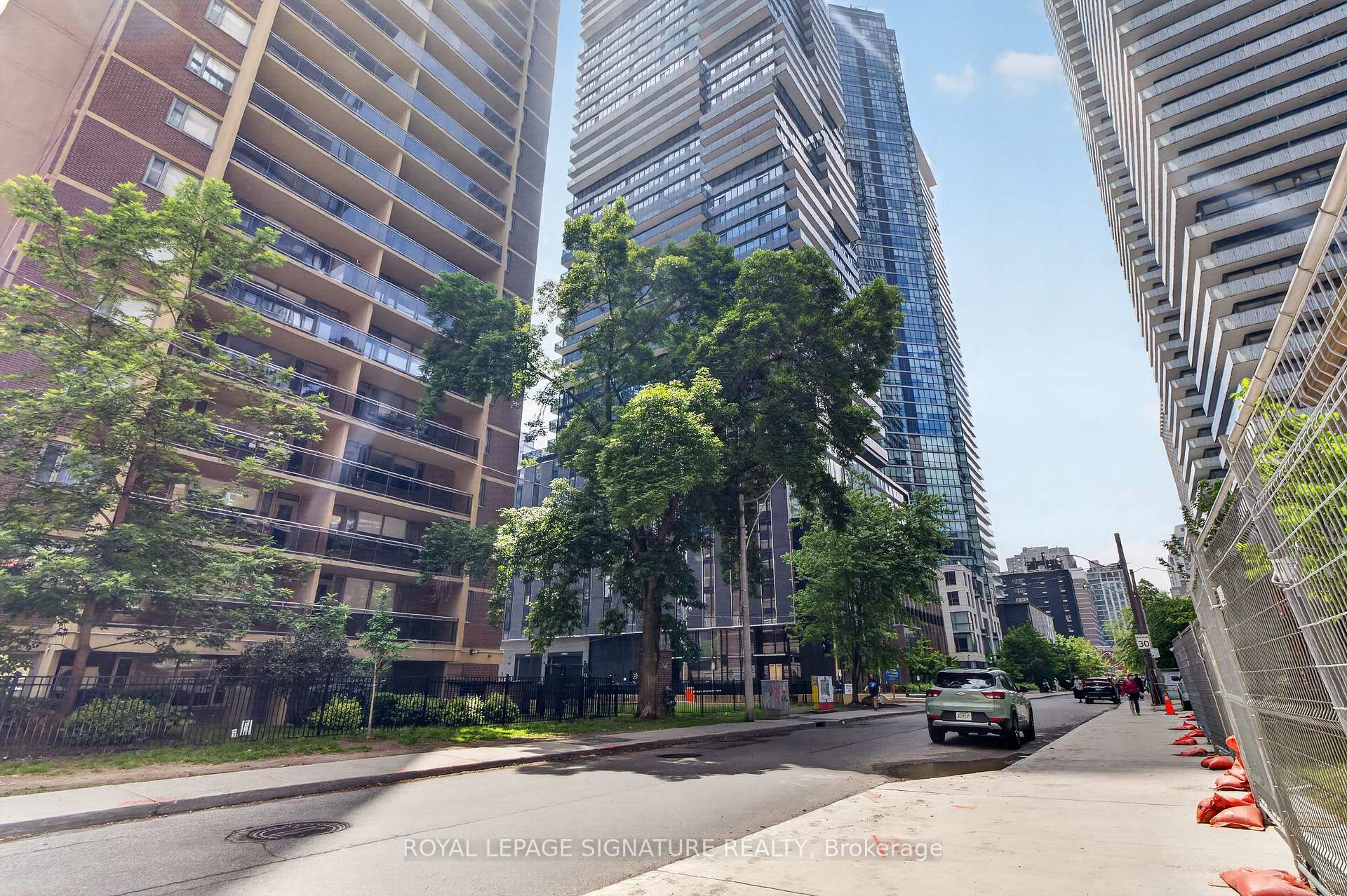 55 Charles Street E 4303, Toronto C08, ON M4Y 0J1