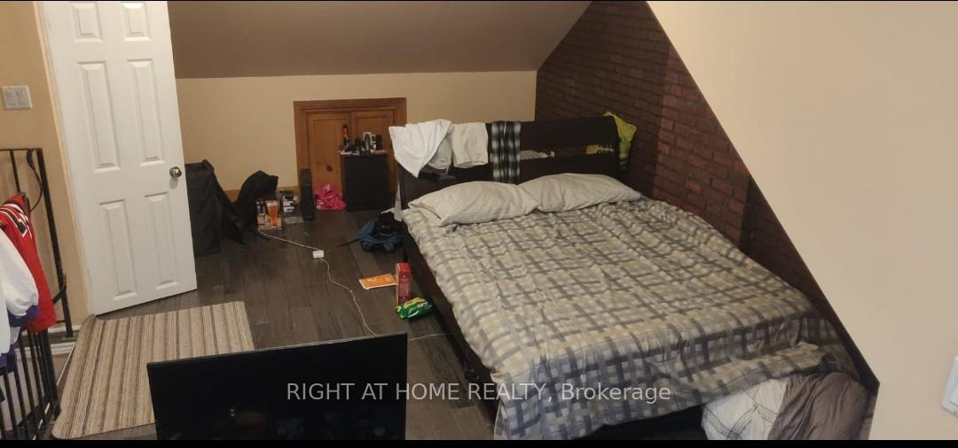 104 Bleecker Street 2, Toronto C08, ON M4X 1L8