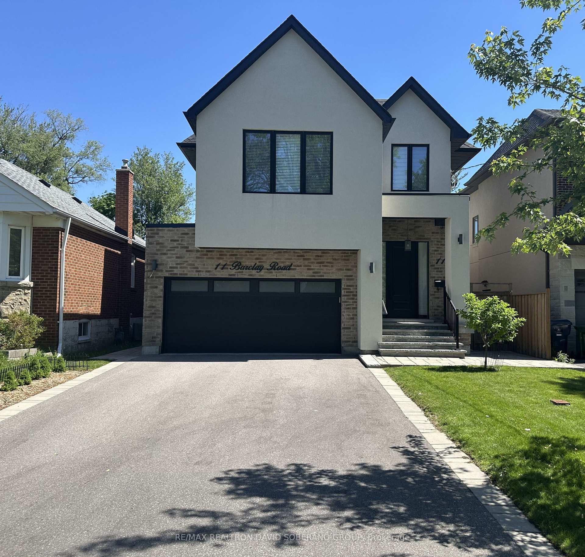 11 Barclay Road, Toronto C06, ON M3H 3C8