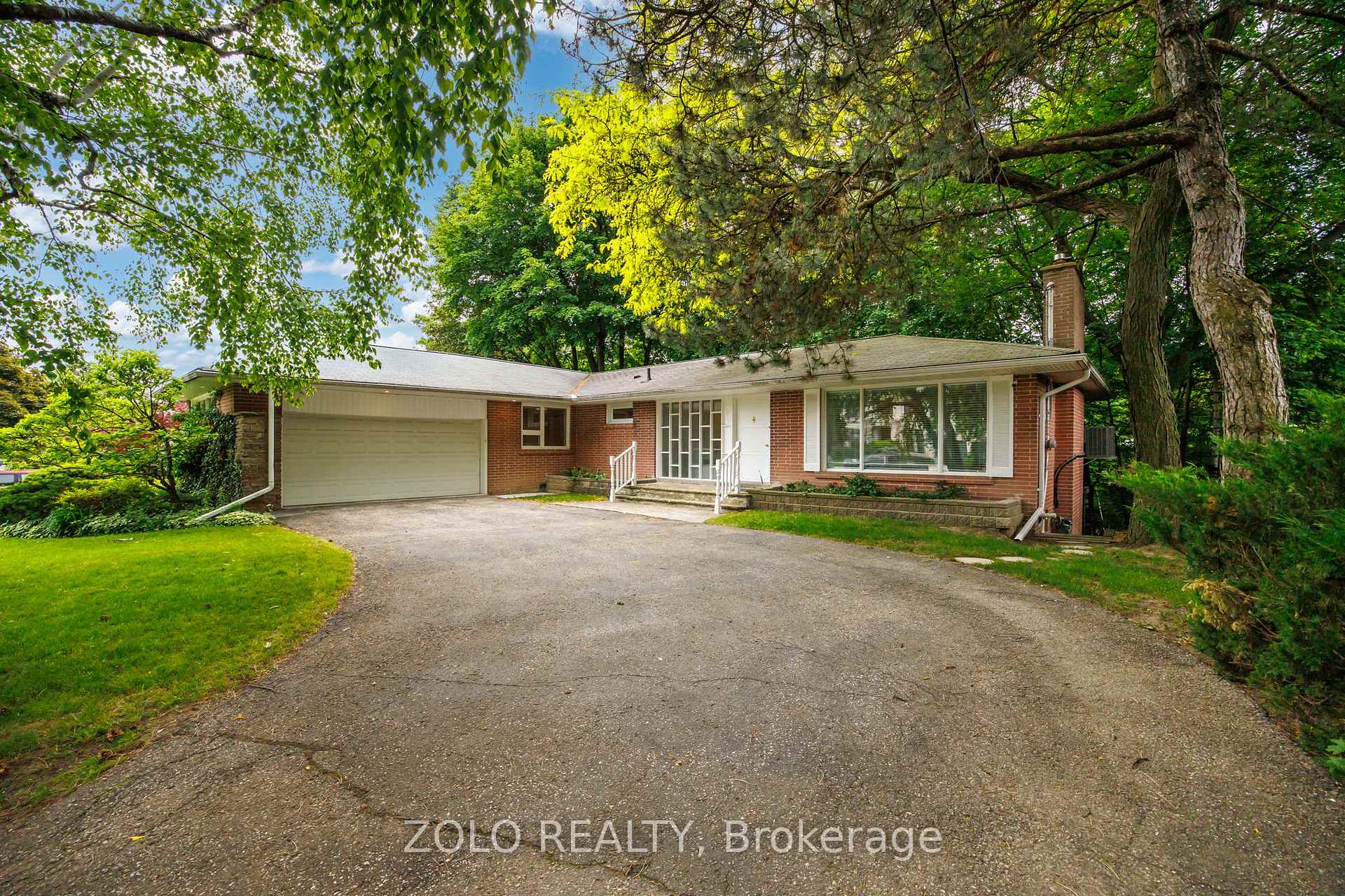 17 Hi Mount Drive, Toronto C15, ON M2K 1X3