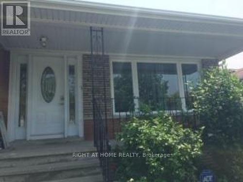 9 Chalet (Upper) Road, Toronto C15, ON M2J 3V4