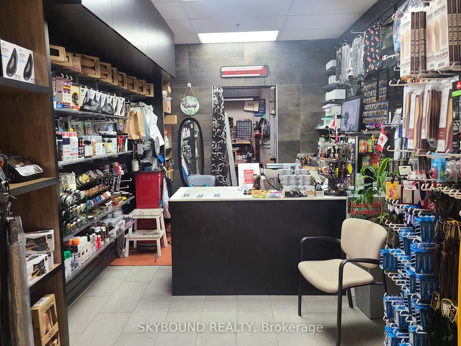 2 St. Clair Avenue E C006, Toronto C02, ON M4V 1L5