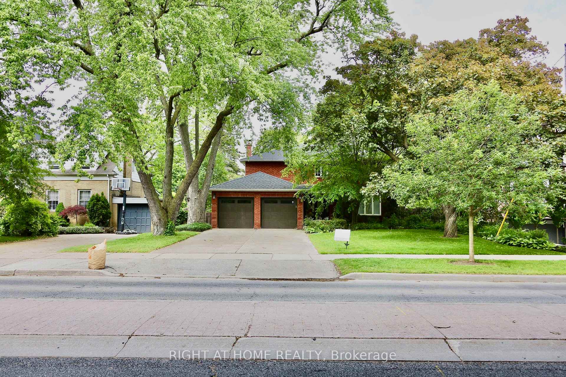 89 W Yonge Boulevard NW, Toronto C04, ON M5M 3G8