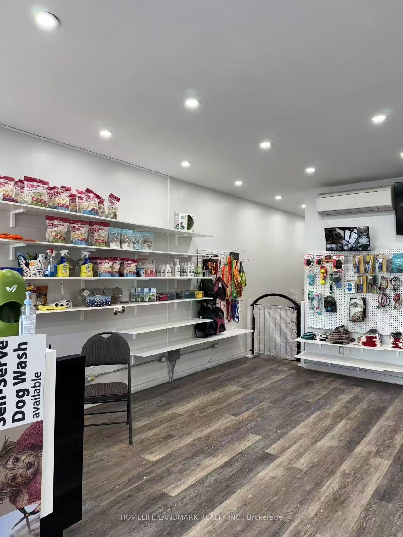 4140 Bathurst Street 4136, Toronto C06, ON M3H 2G6