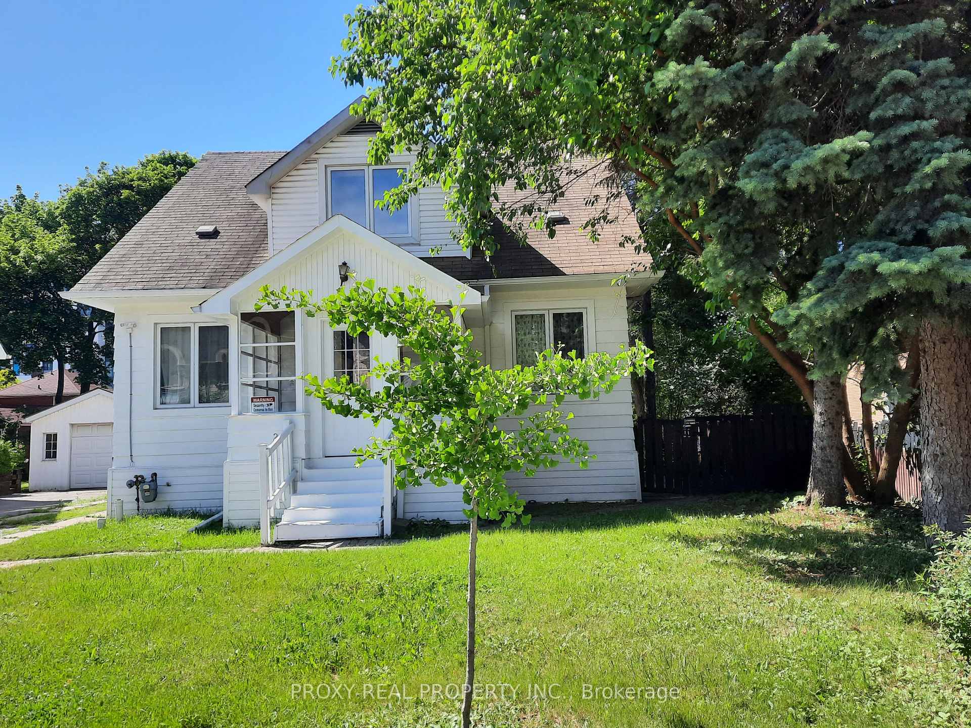205 Maplehurst Avenue E, Toronto C14, ON M2N 3C3