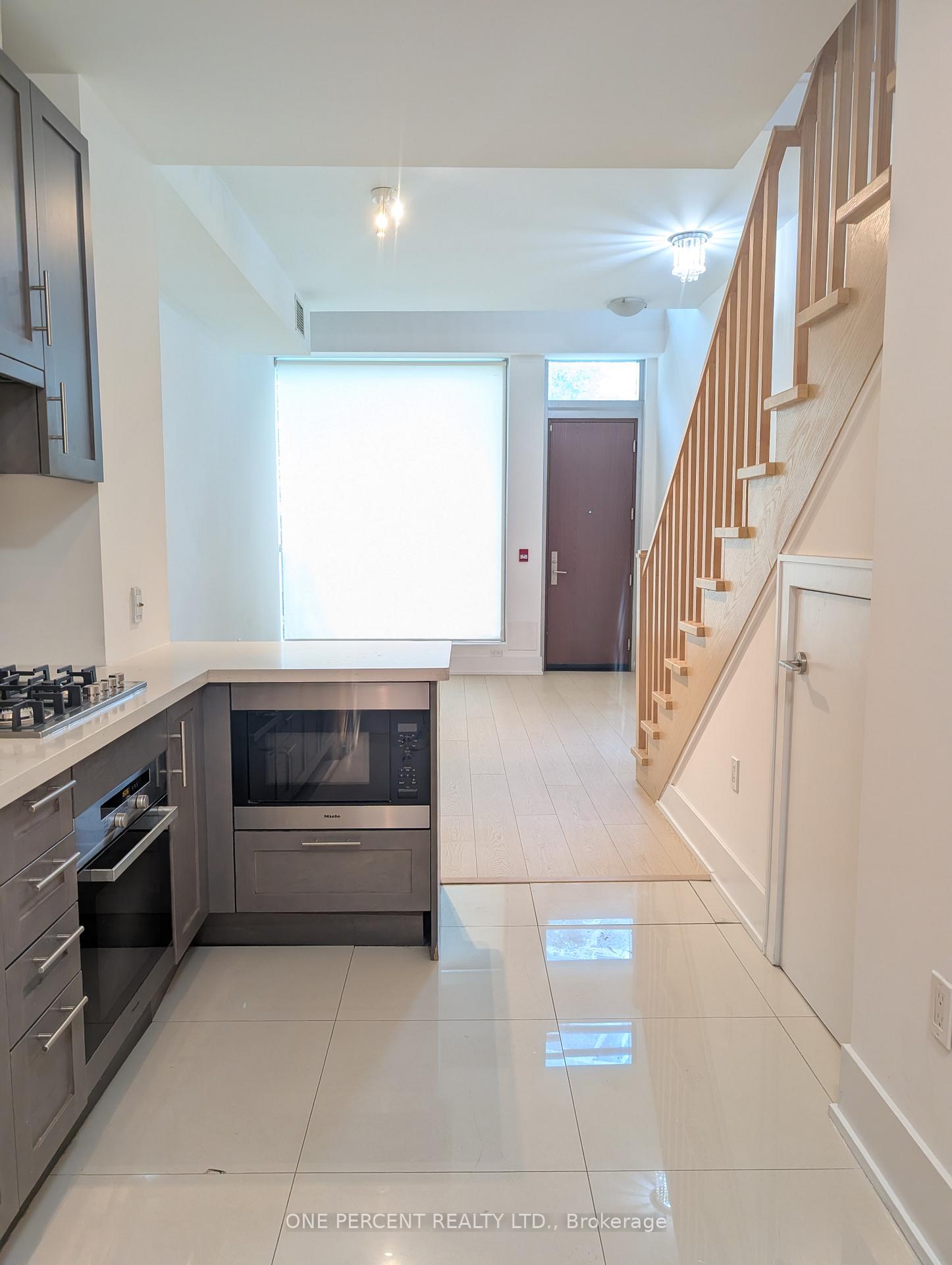 39 Queens Quay E 131, Toronto C08, ON M5E 0A5